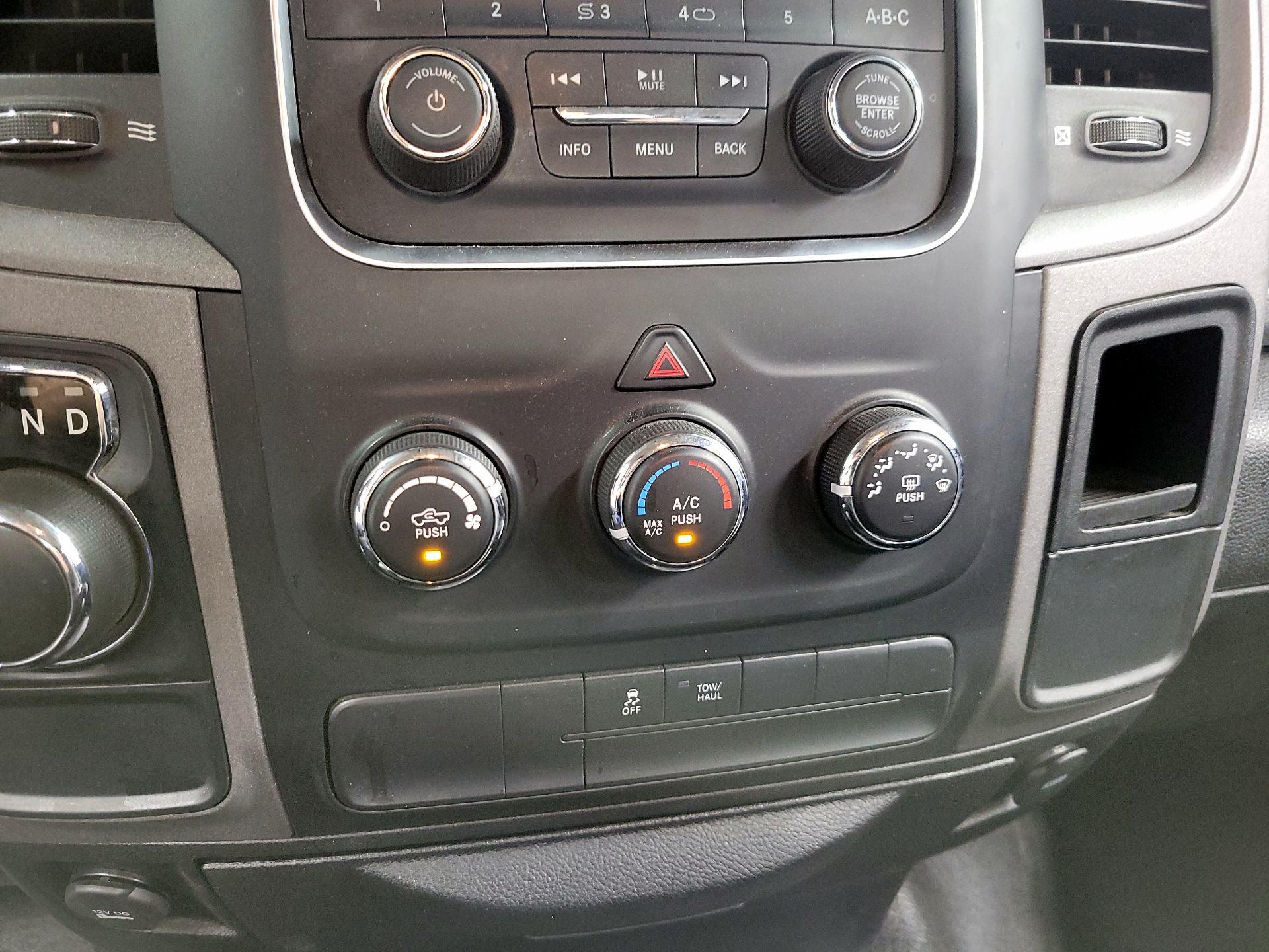 Thumbnail: 2019 RAM 1500 Classic - 16