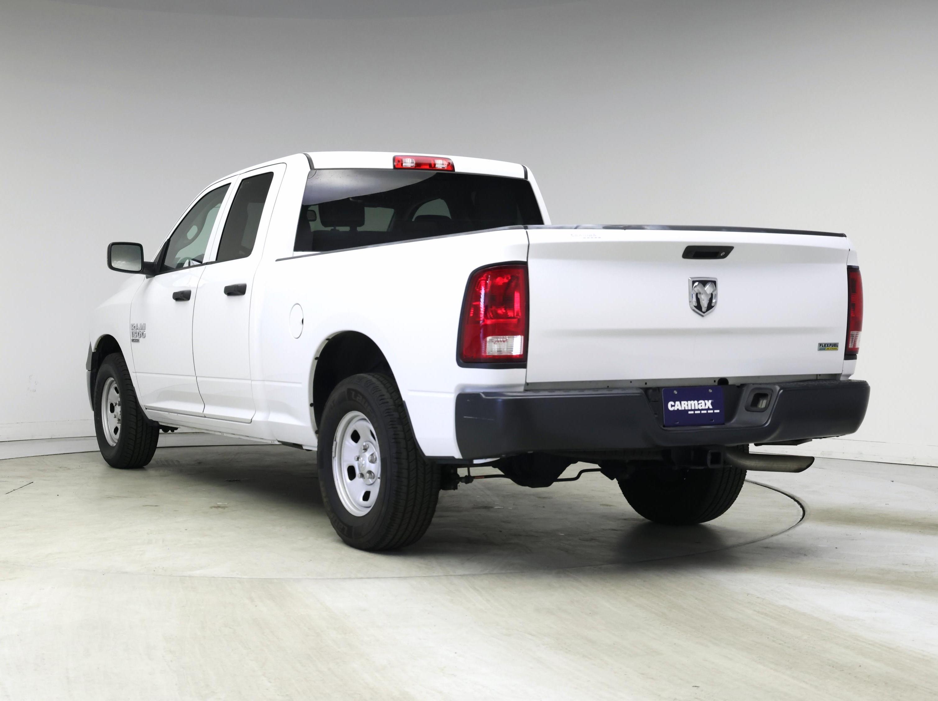 Thumbnail: 2019 RAM 1500 Classic - 2