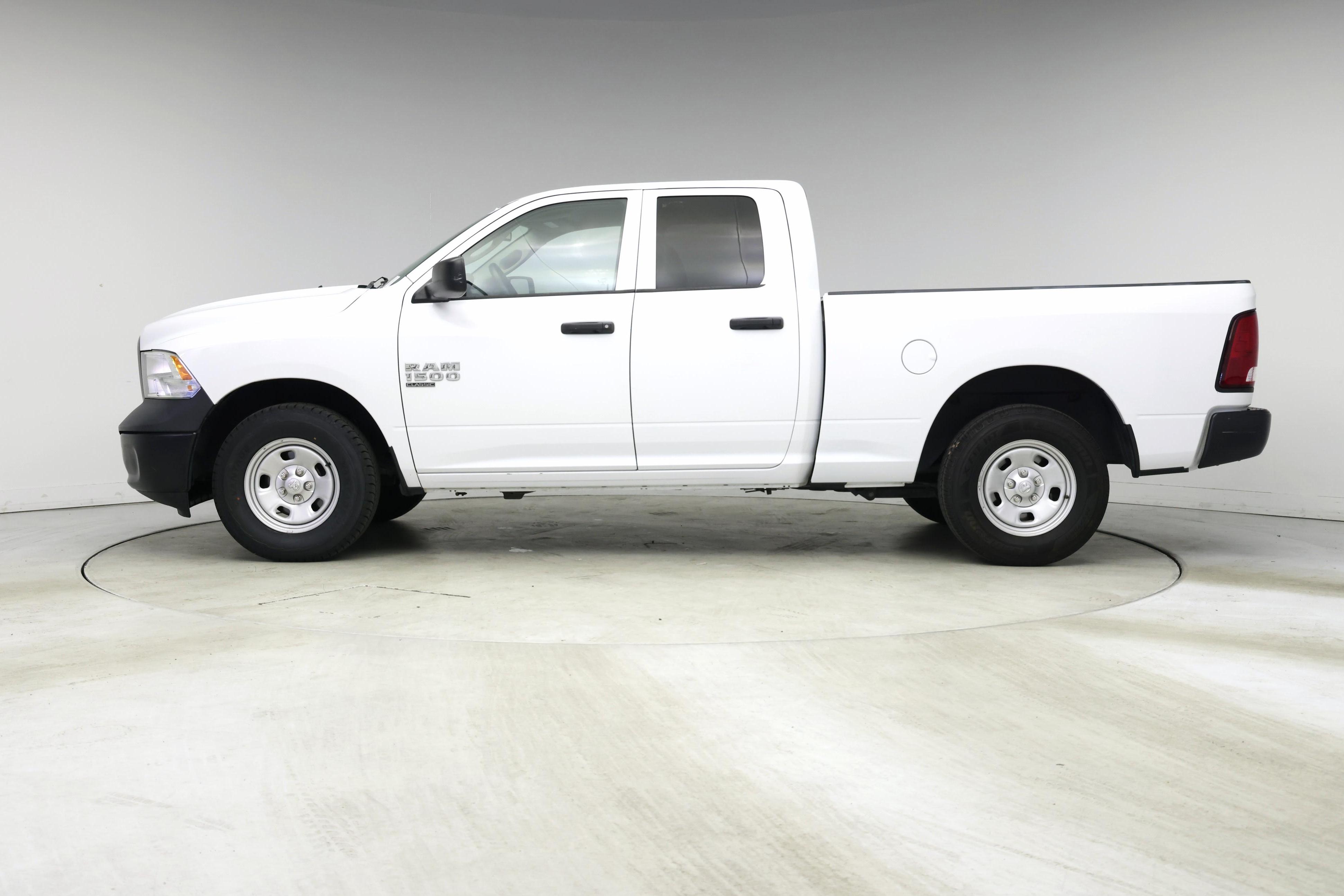 Thumbnail: 2019 RAM 1500 Classic - 3