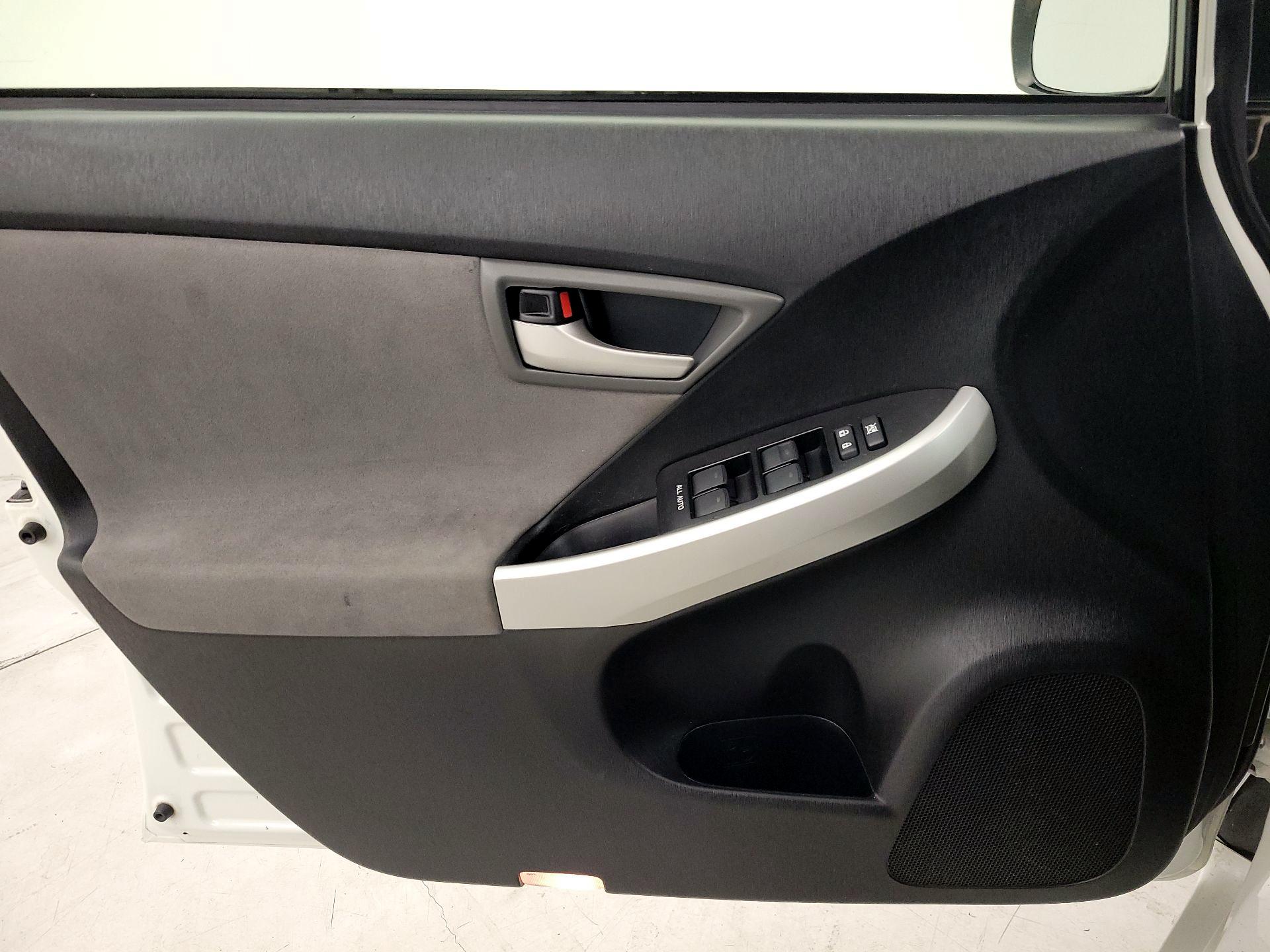 Thumbnail: 2015 Toyota Prius - 12