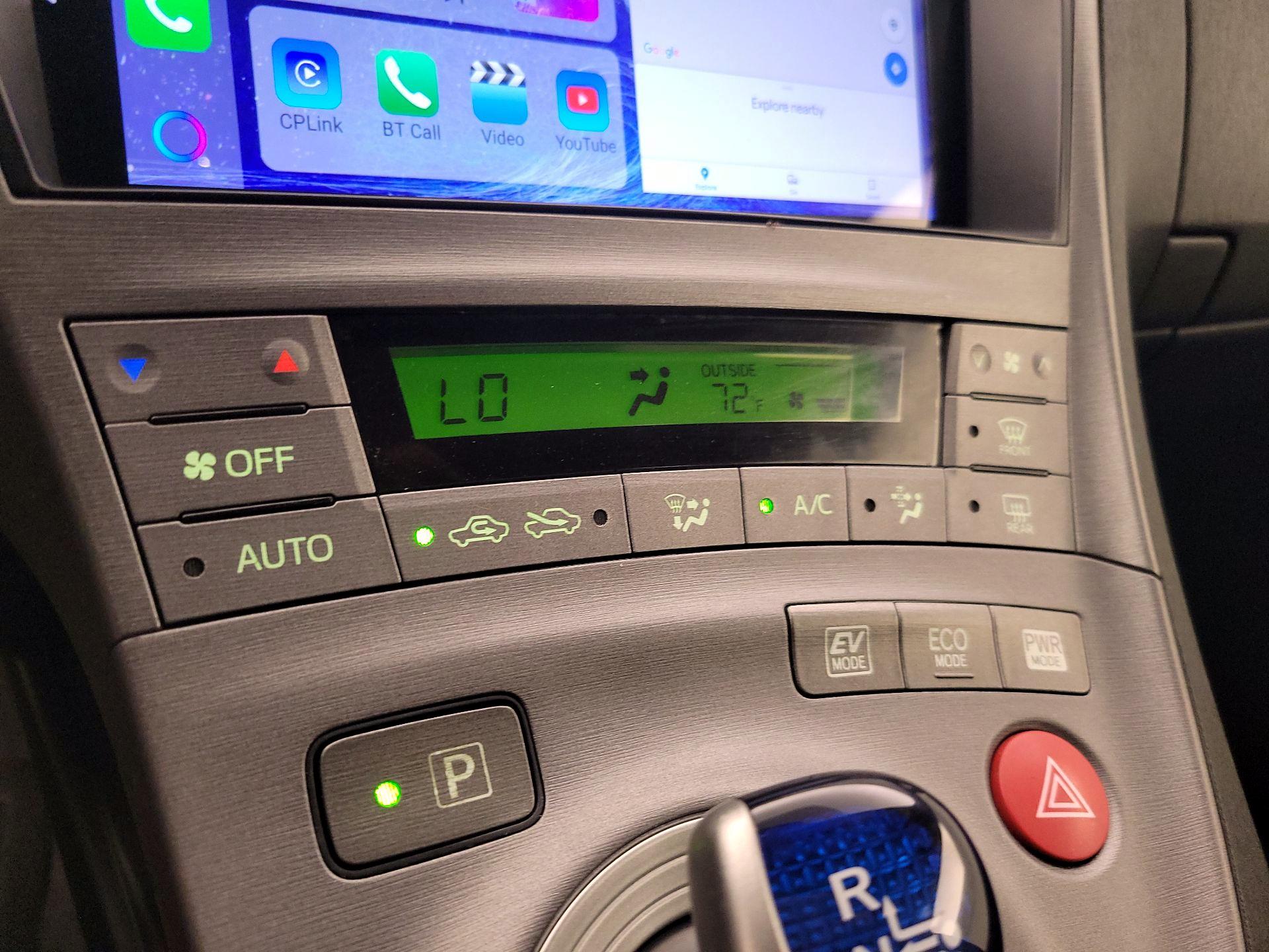 Thumbnail: 2015 Toyota Prius - 16