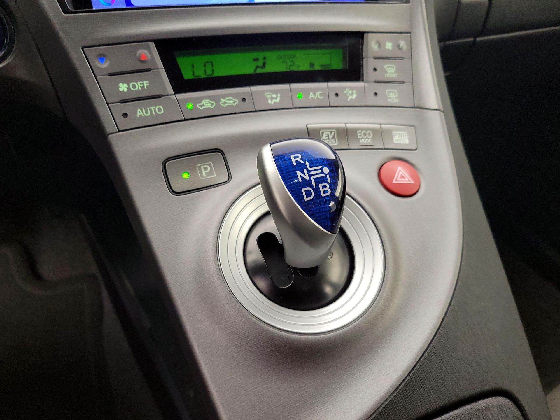 Thumbnail: 2015 Toyota Prius - 17