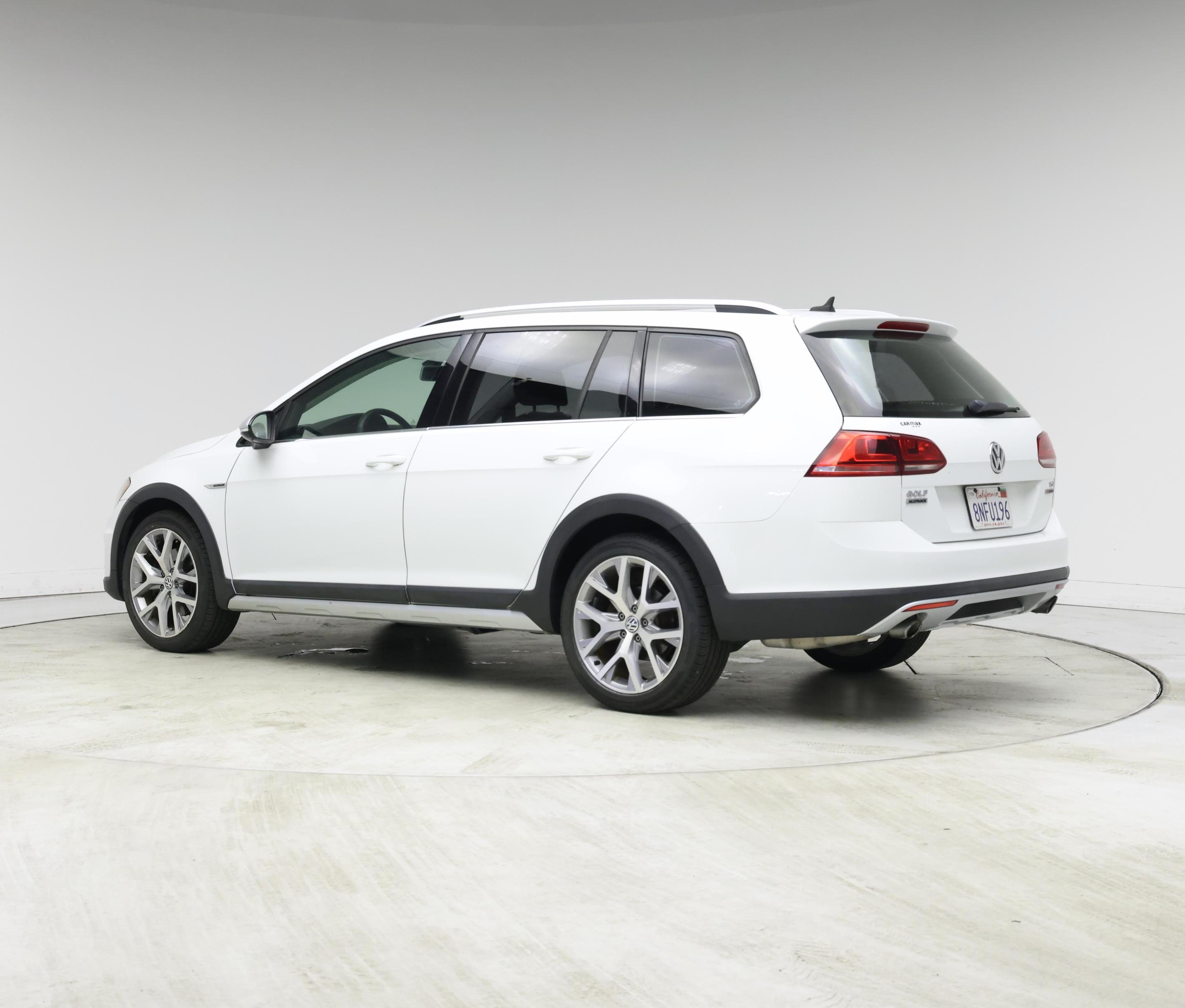 Thumbnail: 2017 Volkswagen Golf - 2