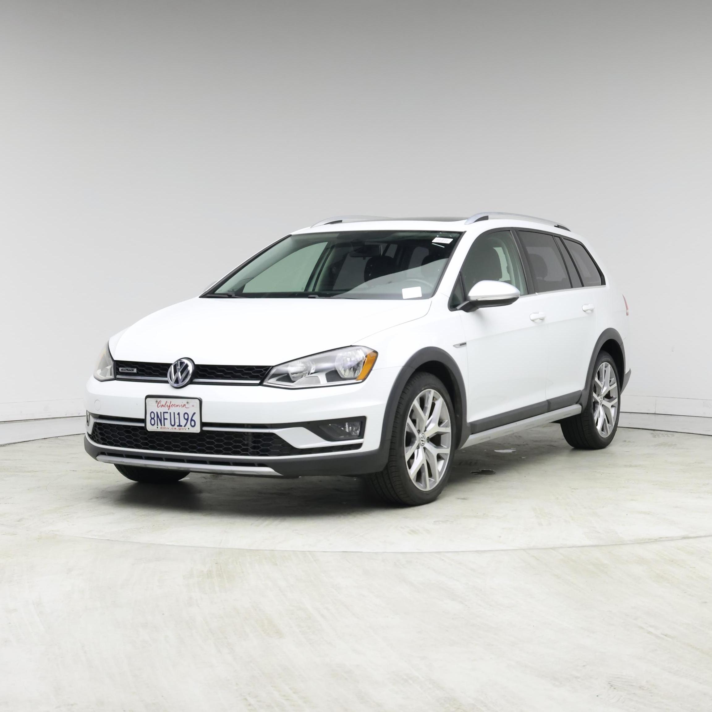 Thumbnail: 2017 Volkswagen Golf - 4