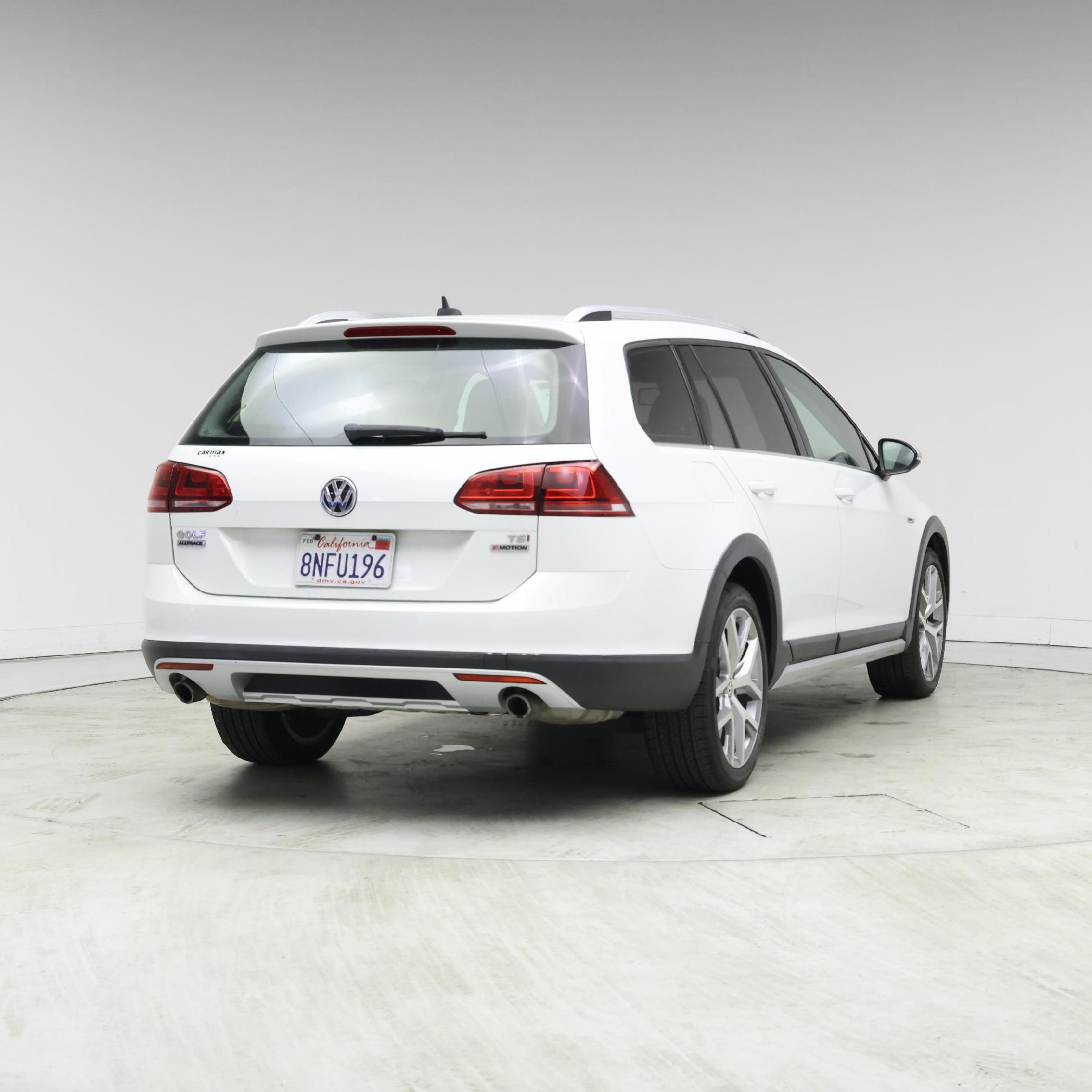 Thumbnail: 2017 Volkswagen Golf - 8