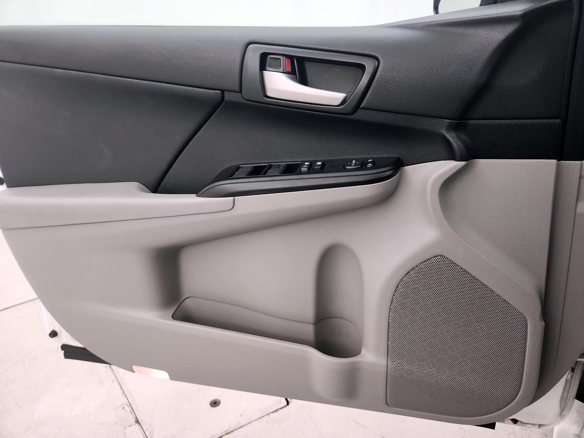 Thumbnail: 2014 Toyota Camry - 12