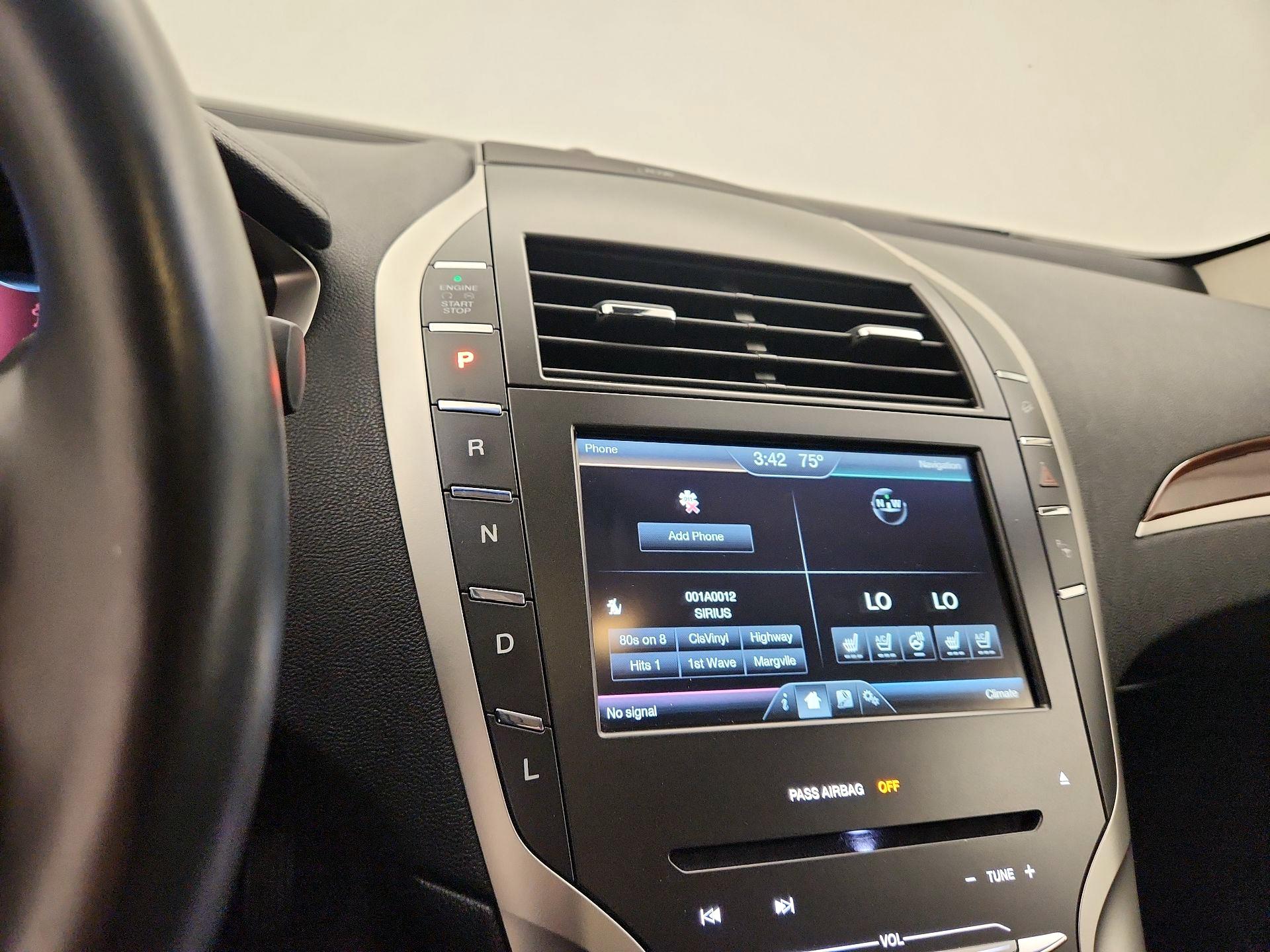 Thumbnail: 2015 Lincoln MKZ - 17