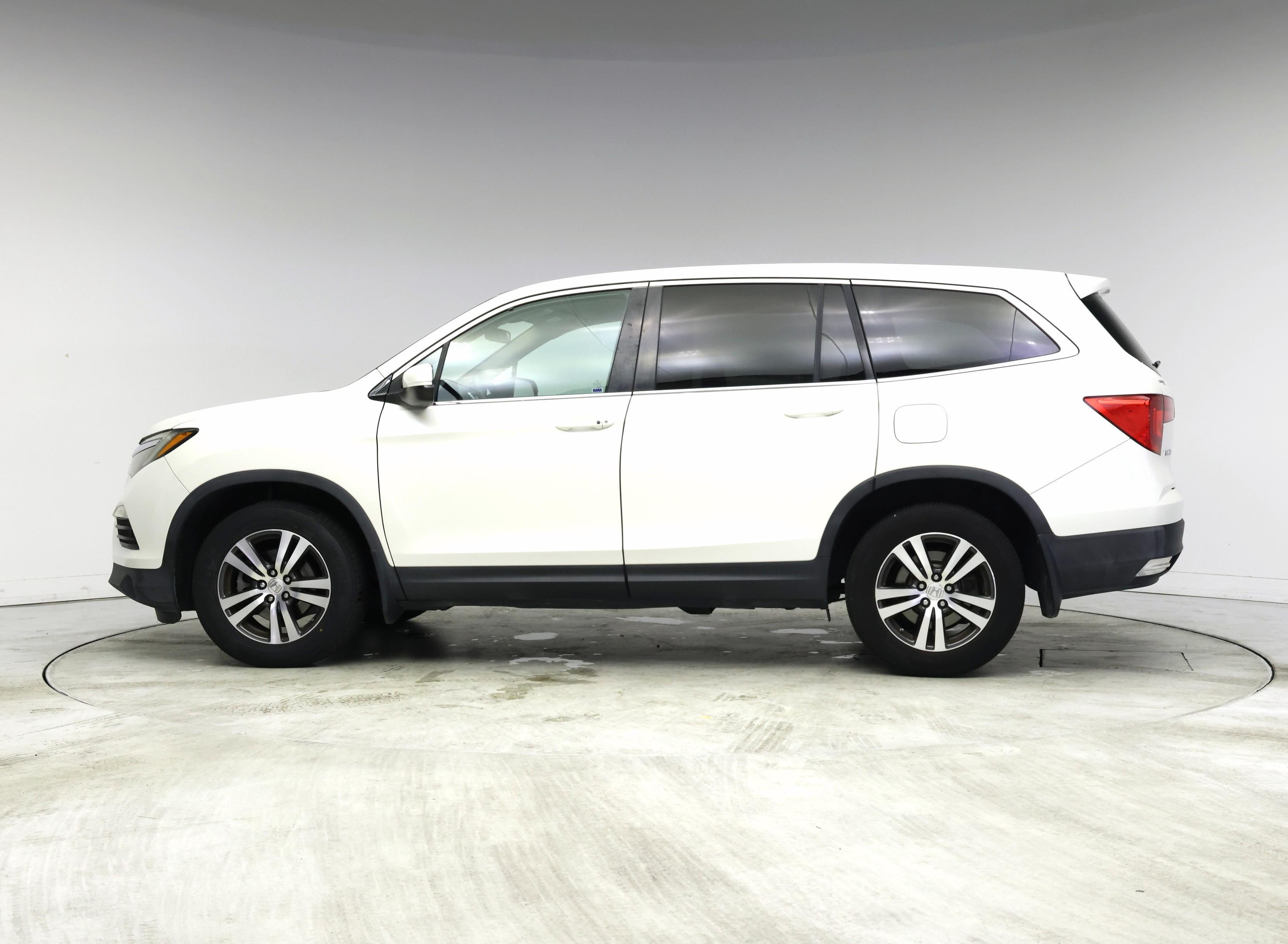 Thumbnail: 2016 Honda Pilot - 3