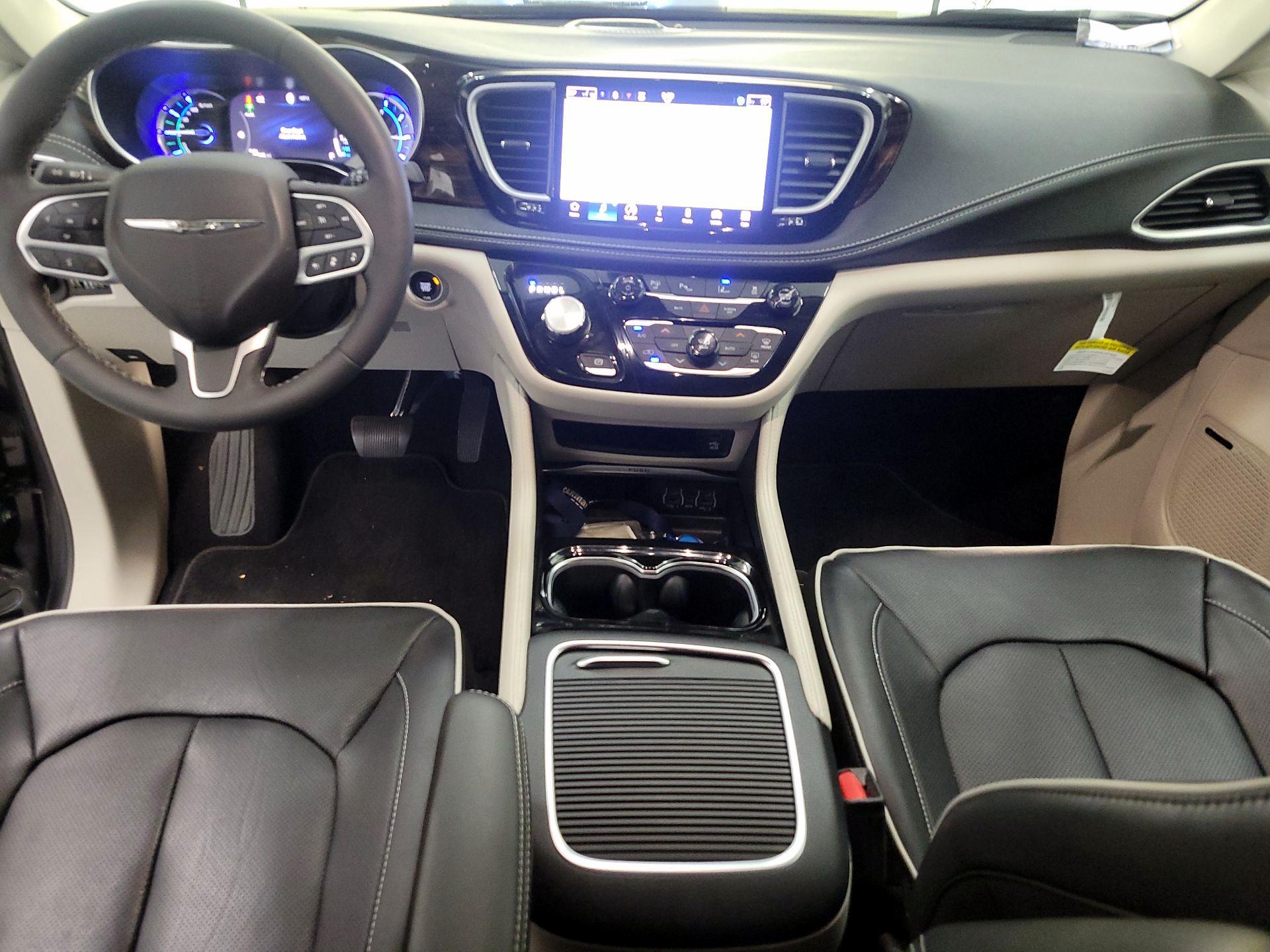 Thumbnail: 2023 Chrysler Pacifica - 9