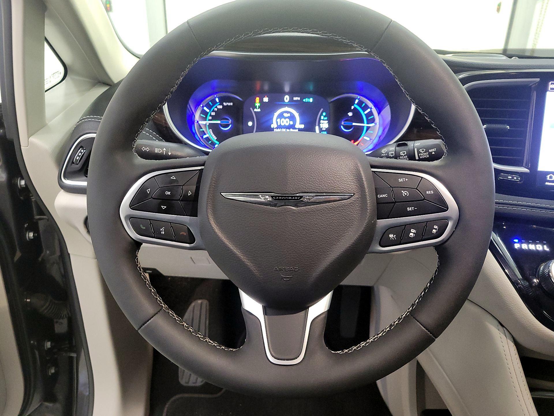 Thumbnail: 2023 Chrysler Pacifica - 10