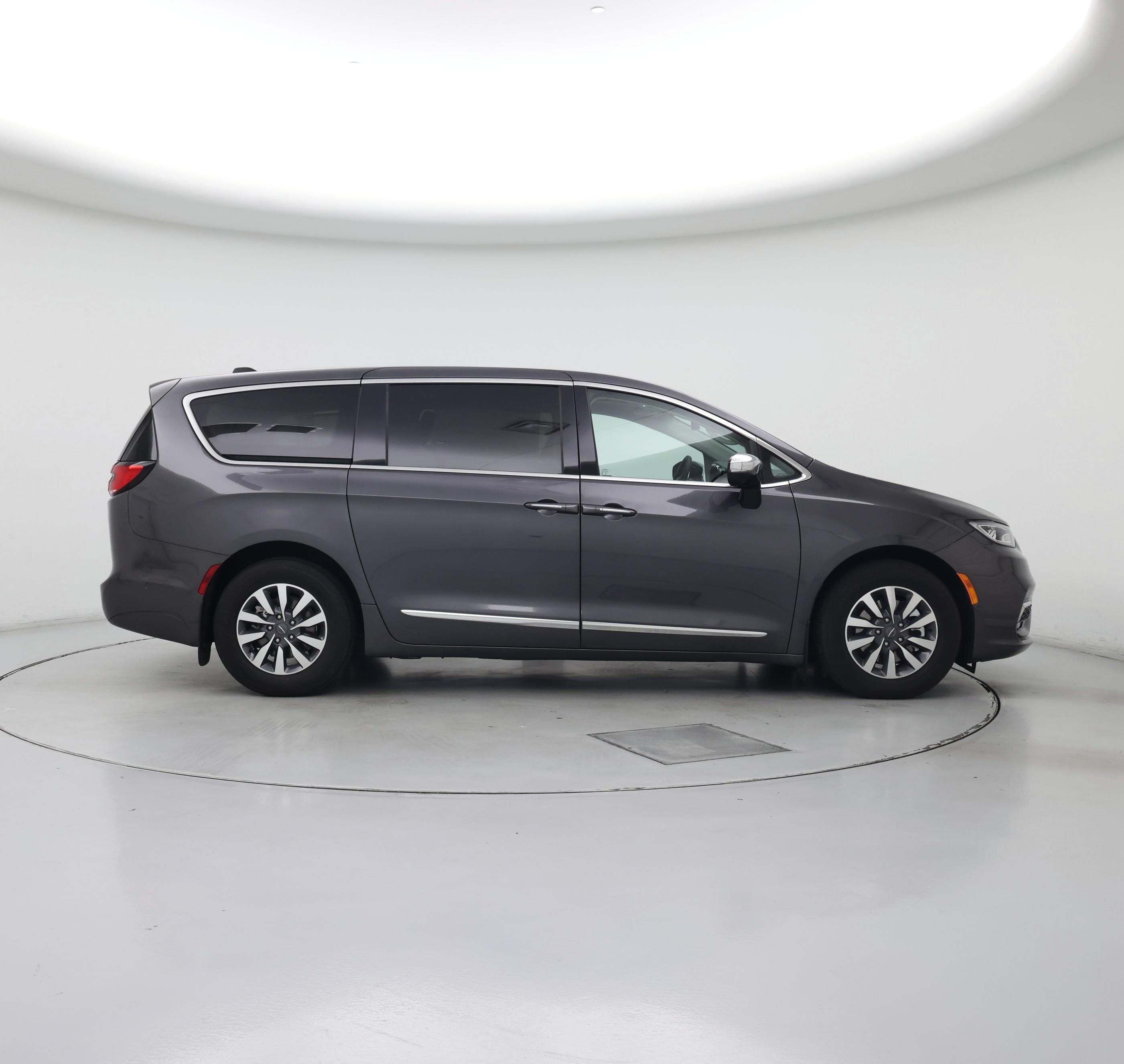Thumbnail: 2023 Chrysler Pacifica - 7