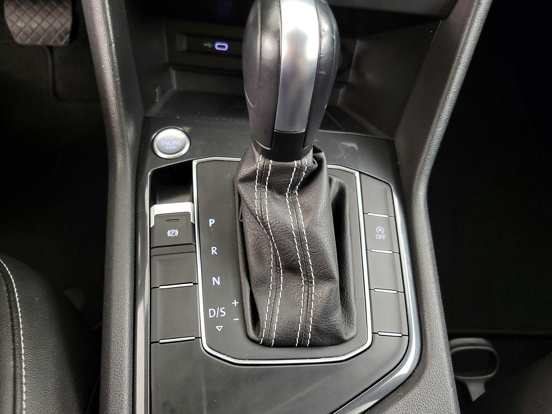 Thumbnail: 2021 Volkswagen Tiguan - 17