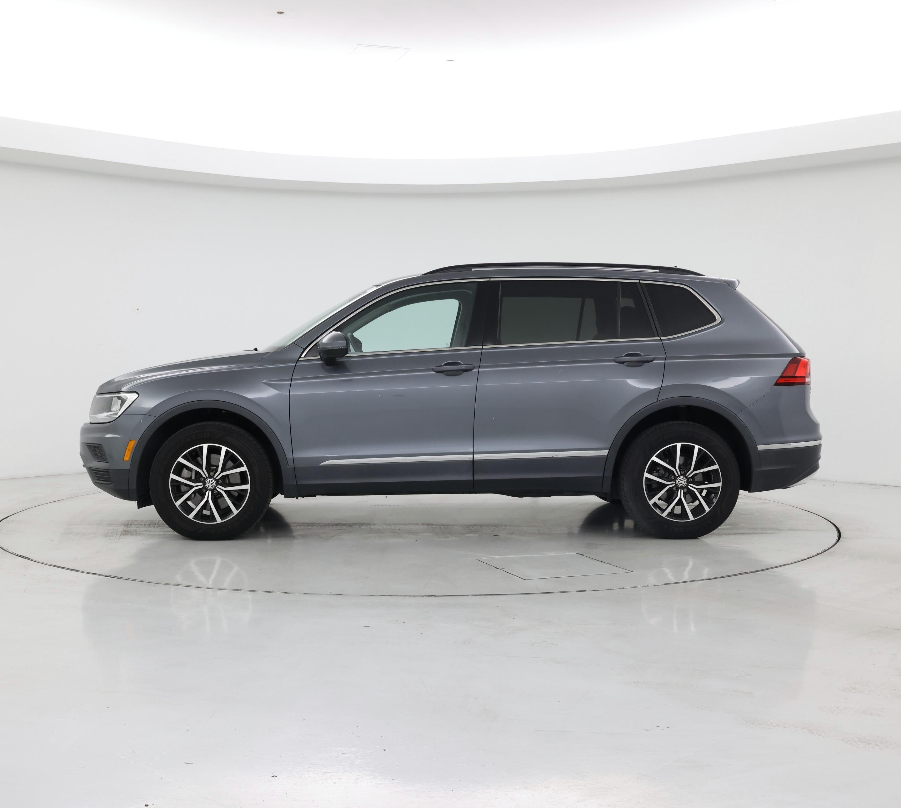 Thumbnail: 2021 Volkswagen Tiguan - 3