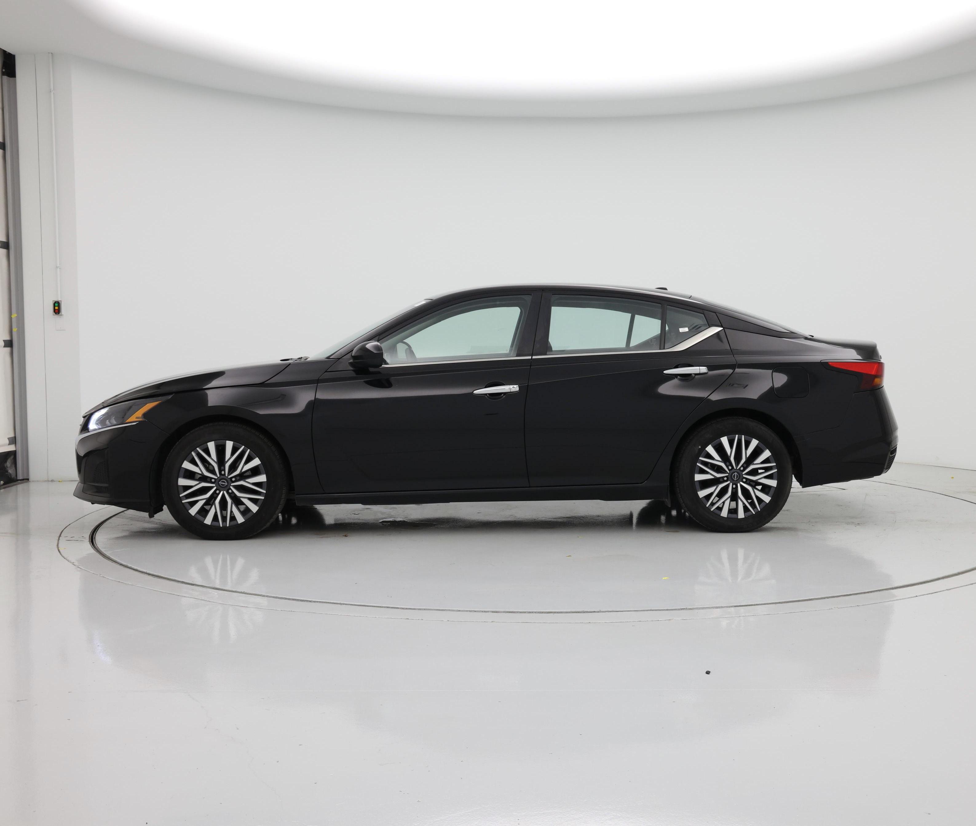 Thumbnail: 2023 Nissan Altima - 3