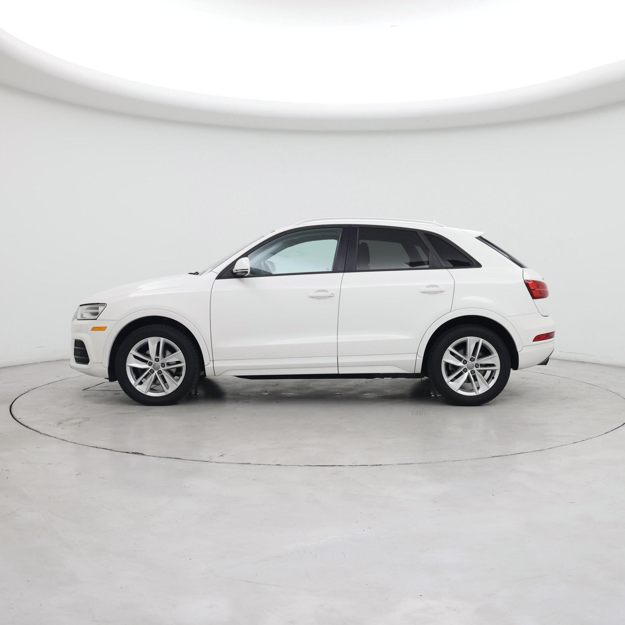 Thumbnail: 2017 Audi Q3 - 3