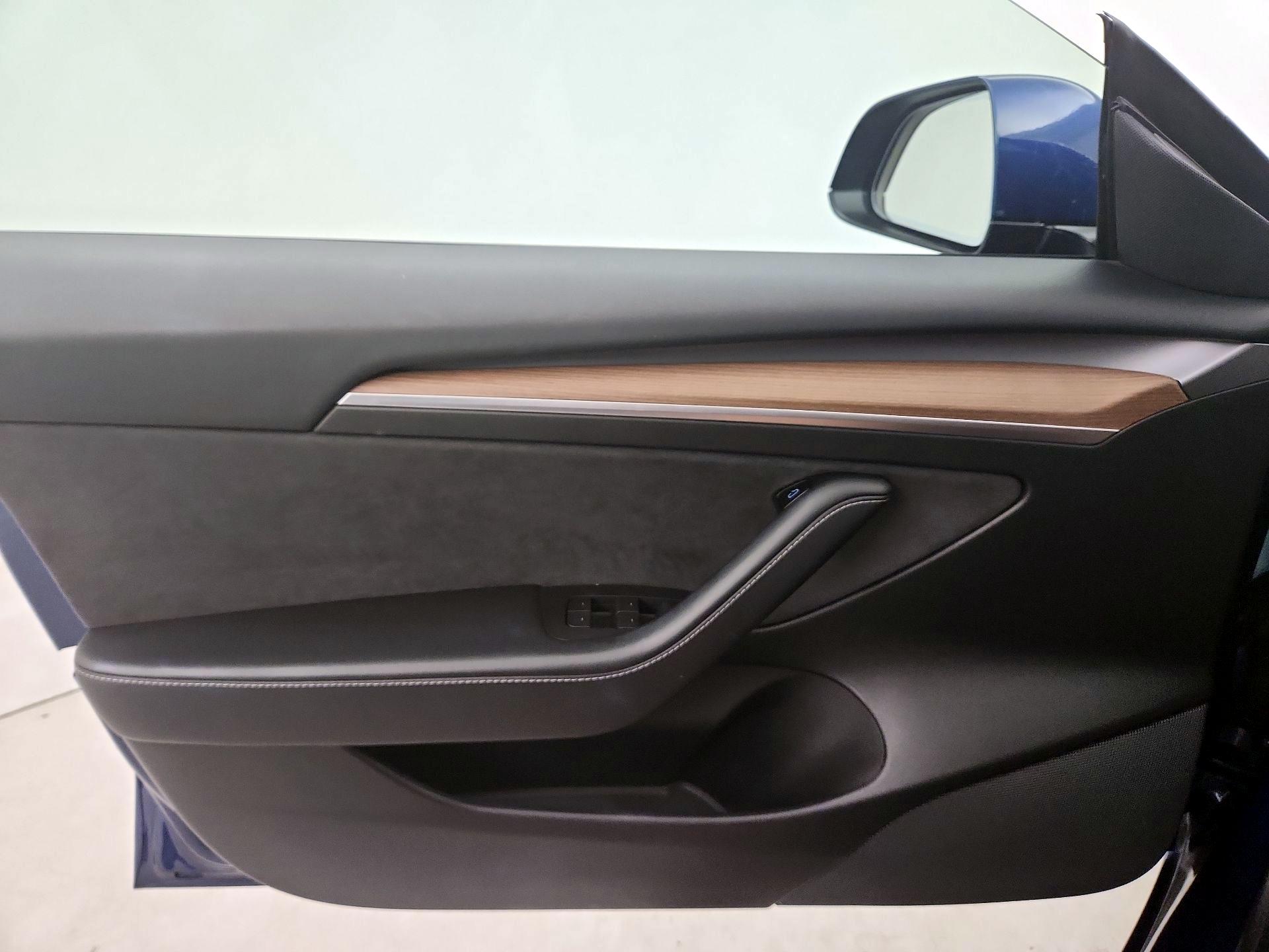 Thumbnail: 2021 Tesla Model 3 - 12