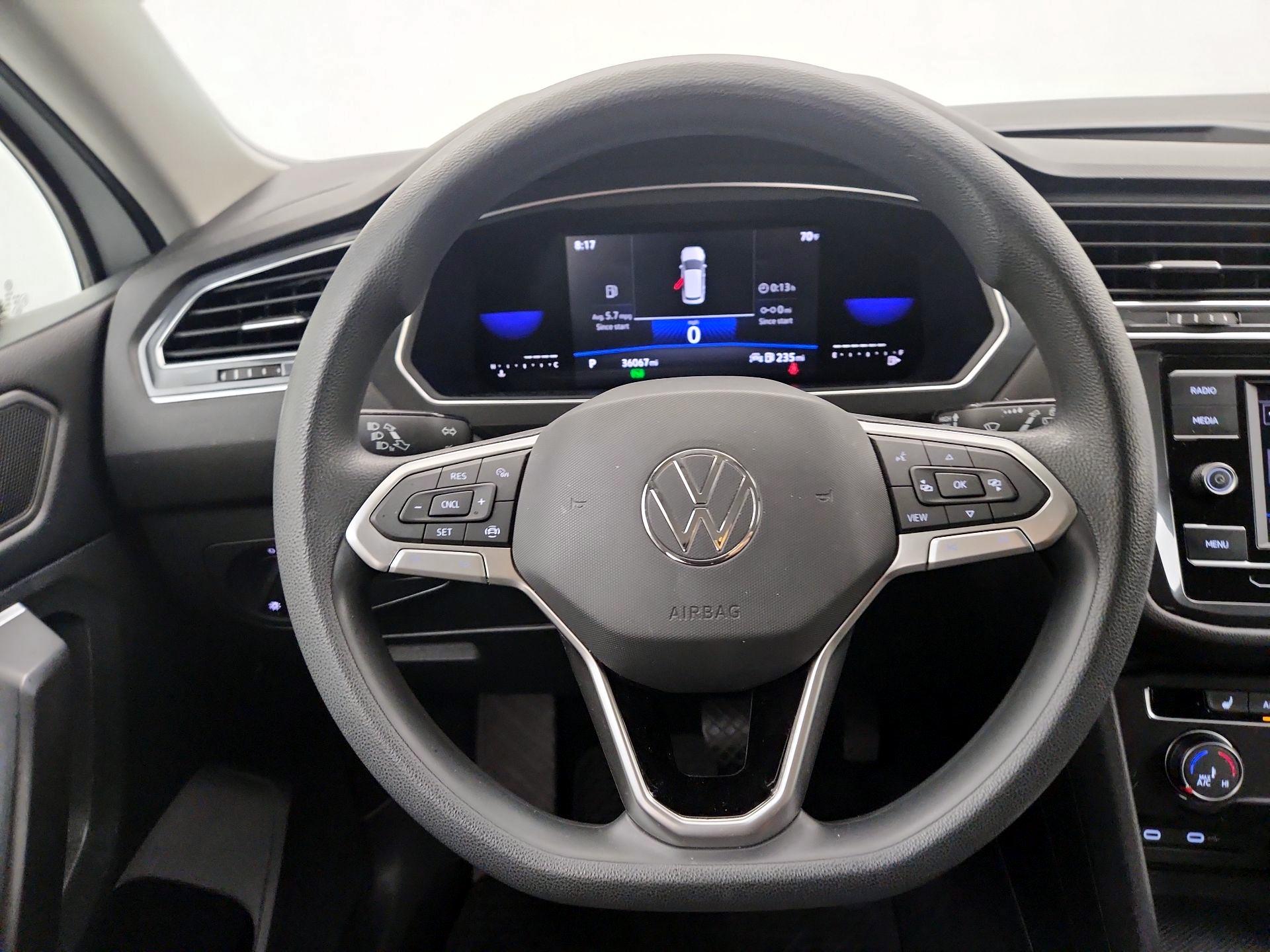Thumbnail: 2022 Volkswagen Tiguan - 10