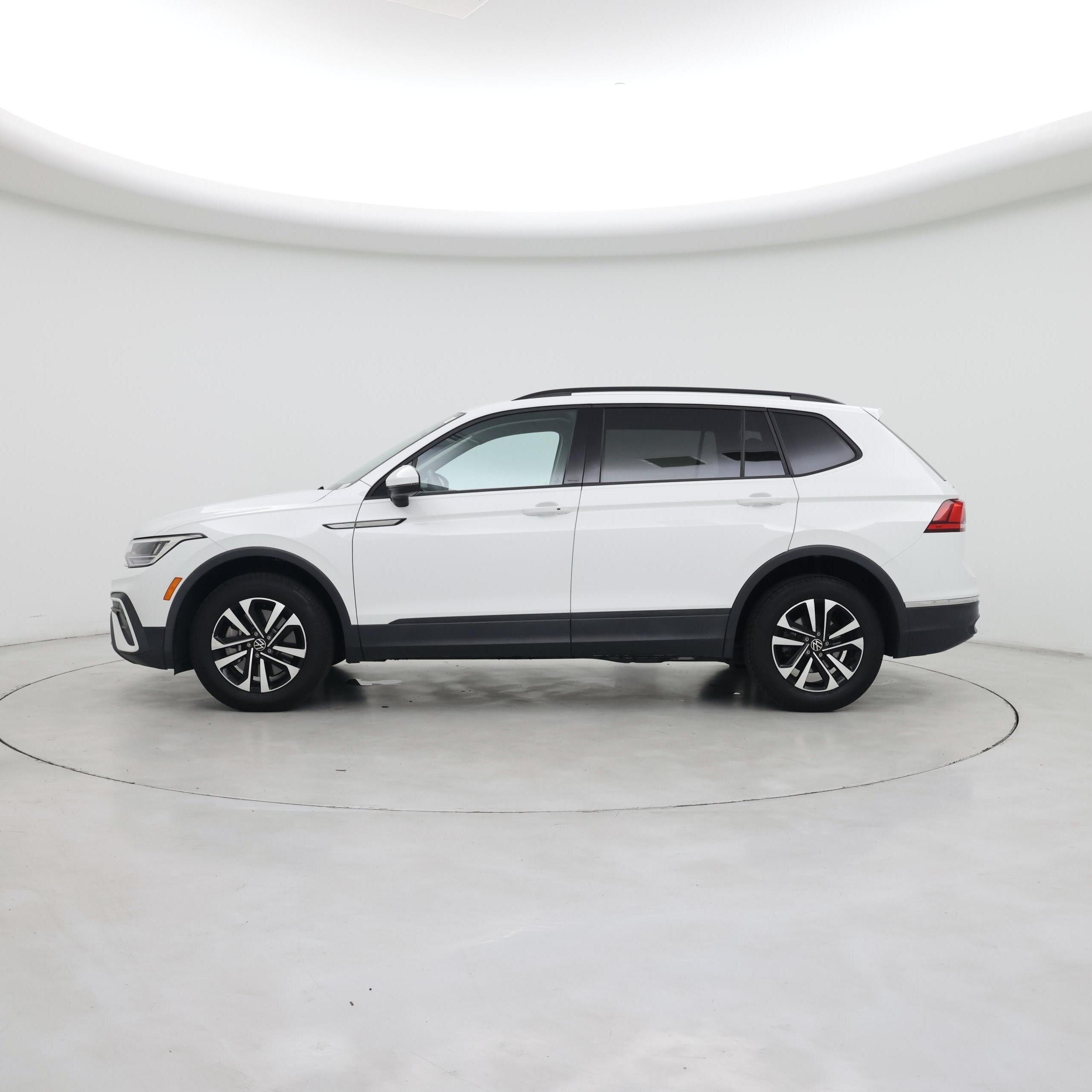 Thumbnail: 2022 Volkswagen Tiguan - 3