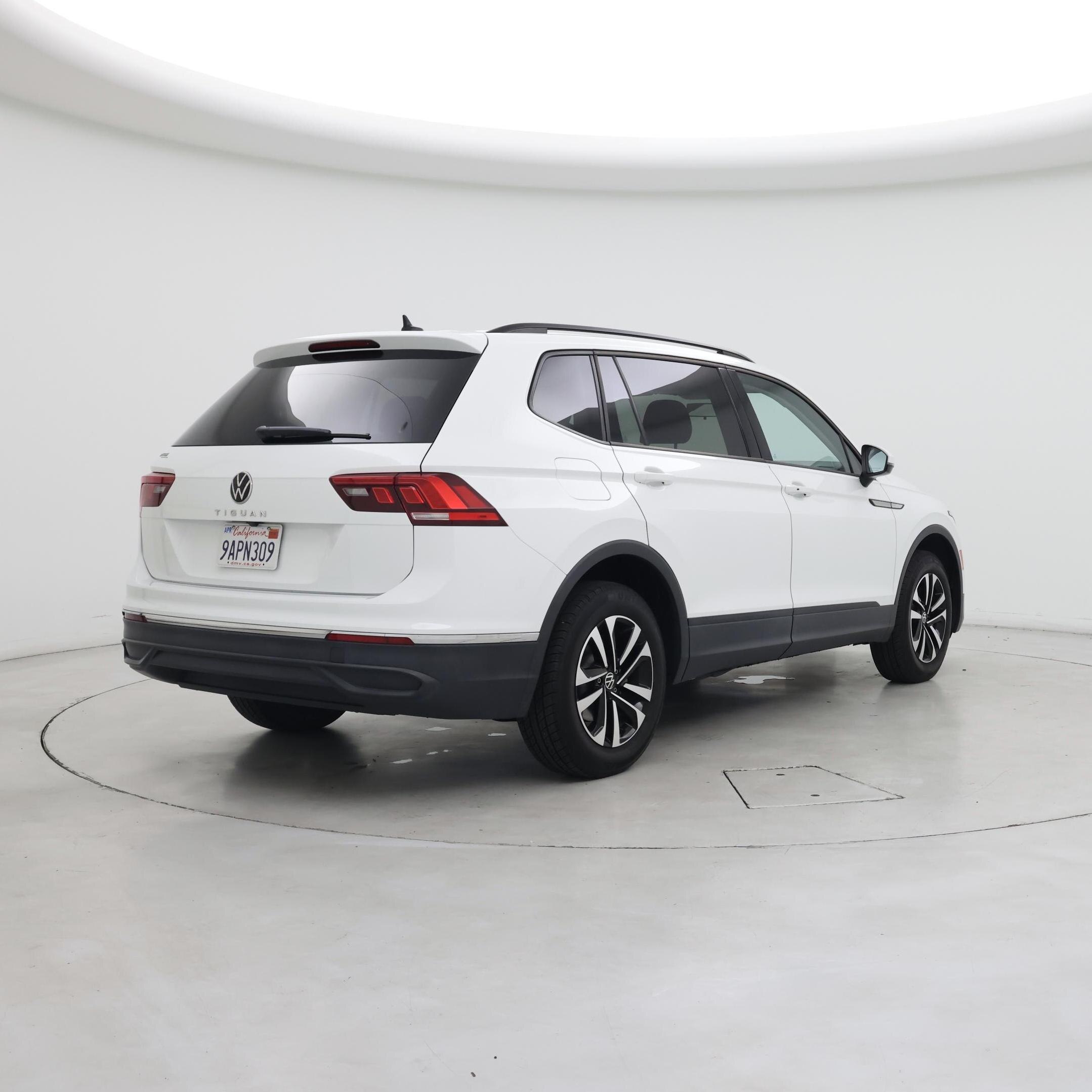 Thumbnail: 2022 Volkswagen Tiguan - 8