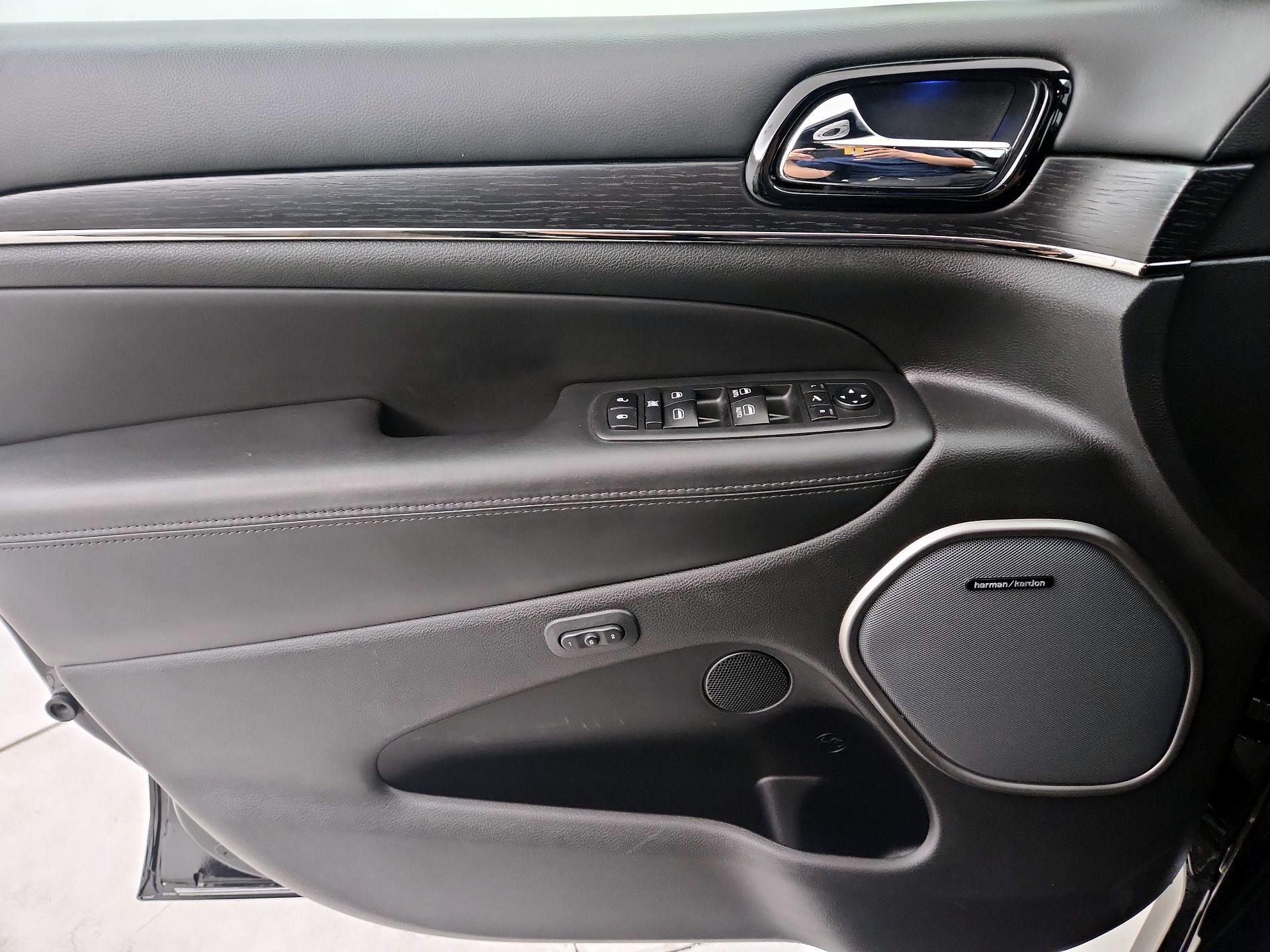 Thumbnail: 2019 Jeep Grand Cherokee - 12
