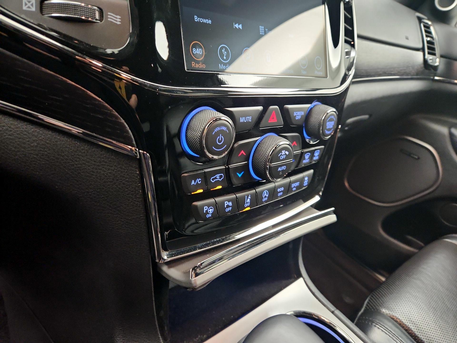 Thumbnail: 2019 Jeep Grand Cherokee - 16