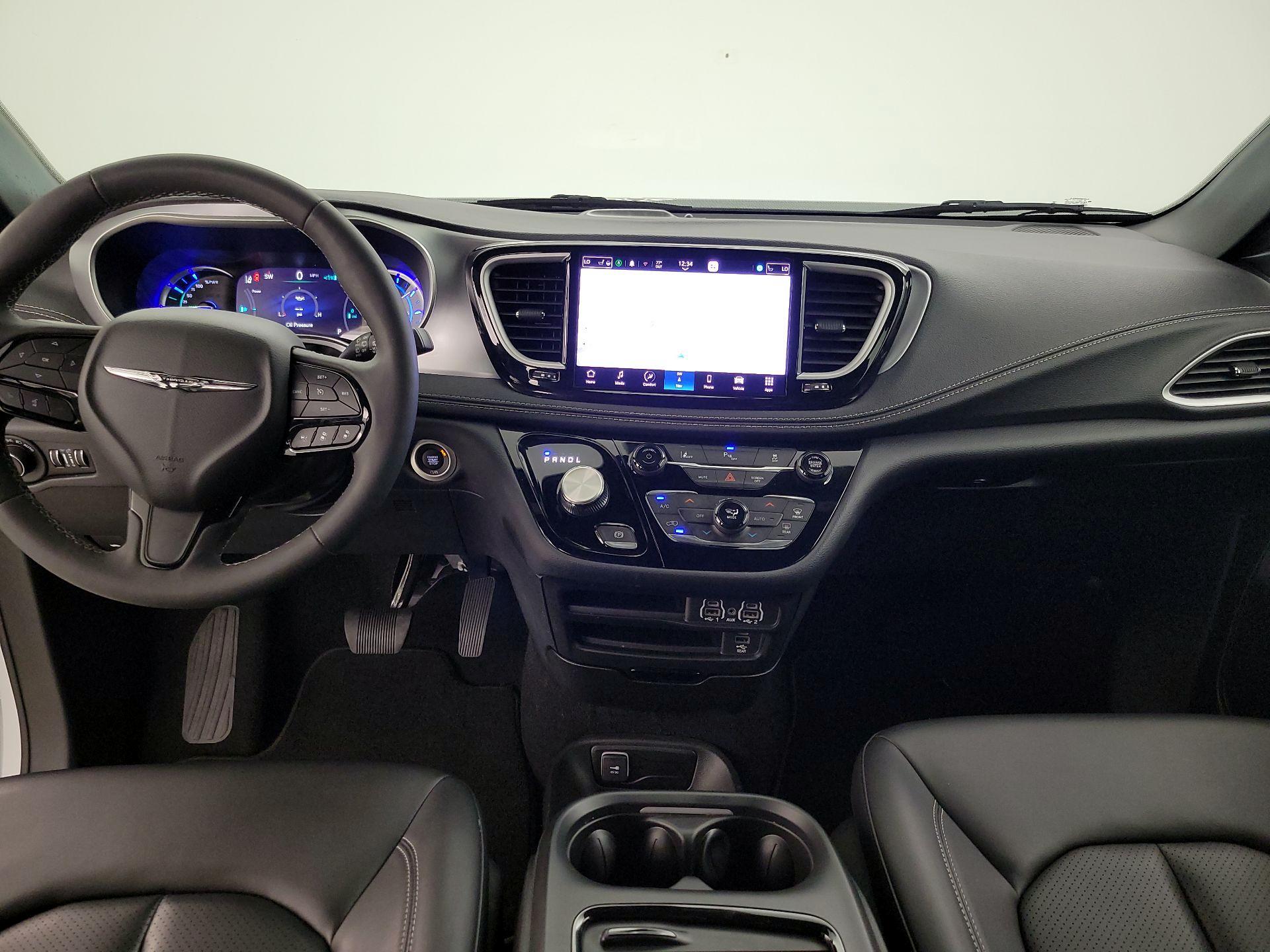 Thumbnail: 2023 Chrysler Pacifica - 9