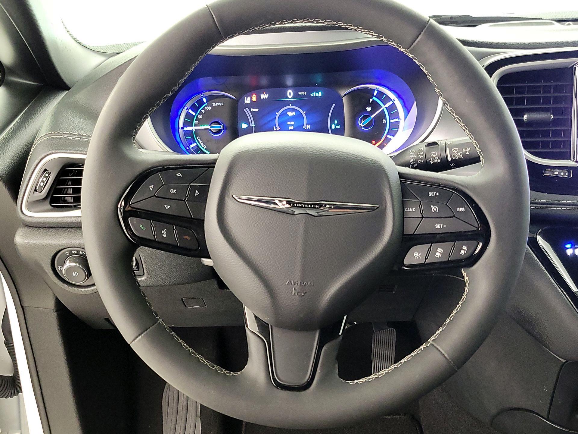 Thumbnail: 2023 Chrysler Pacifica - 10