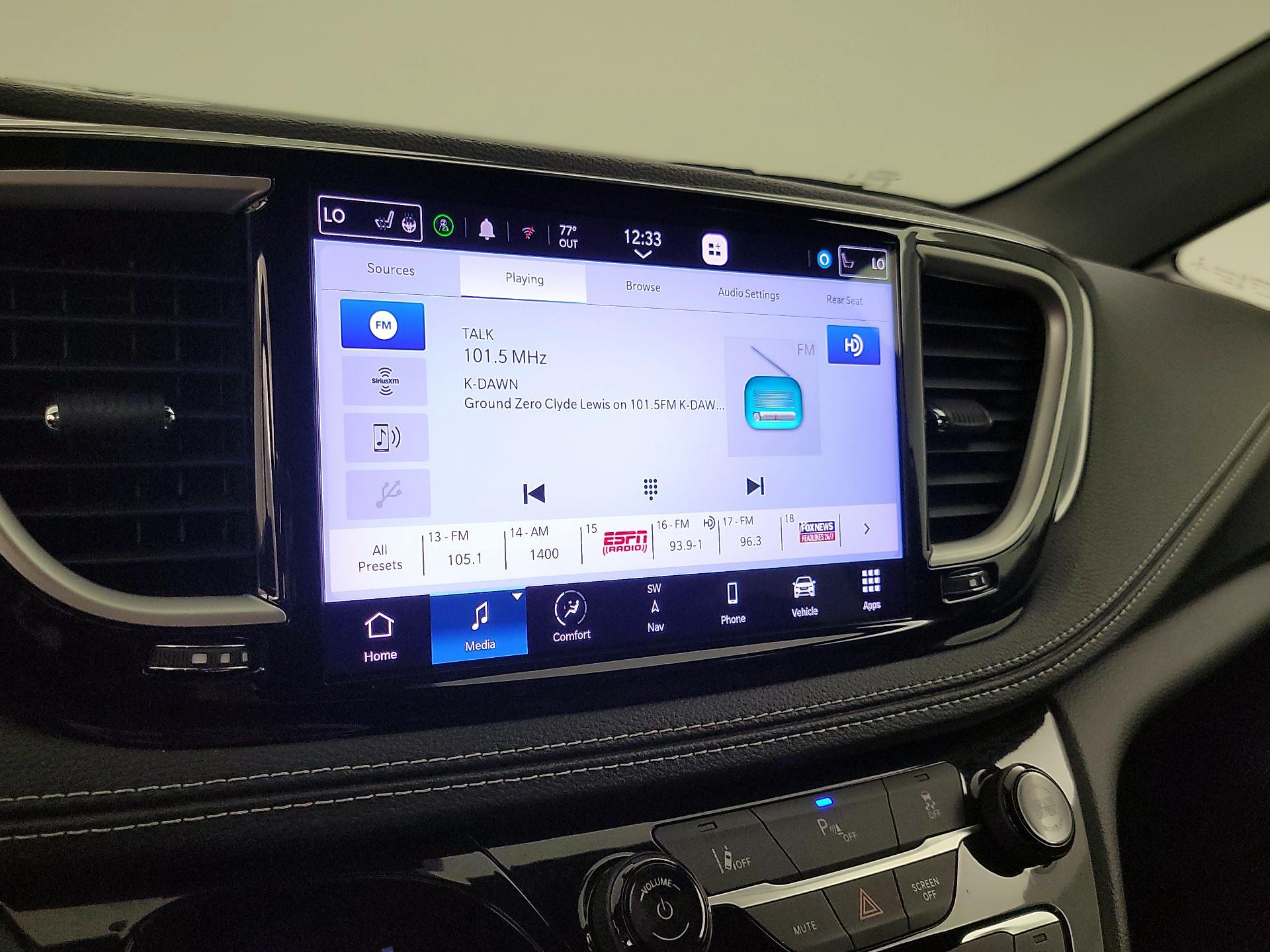 Thumbnail: 2023 Chrysler Pacifica - 16