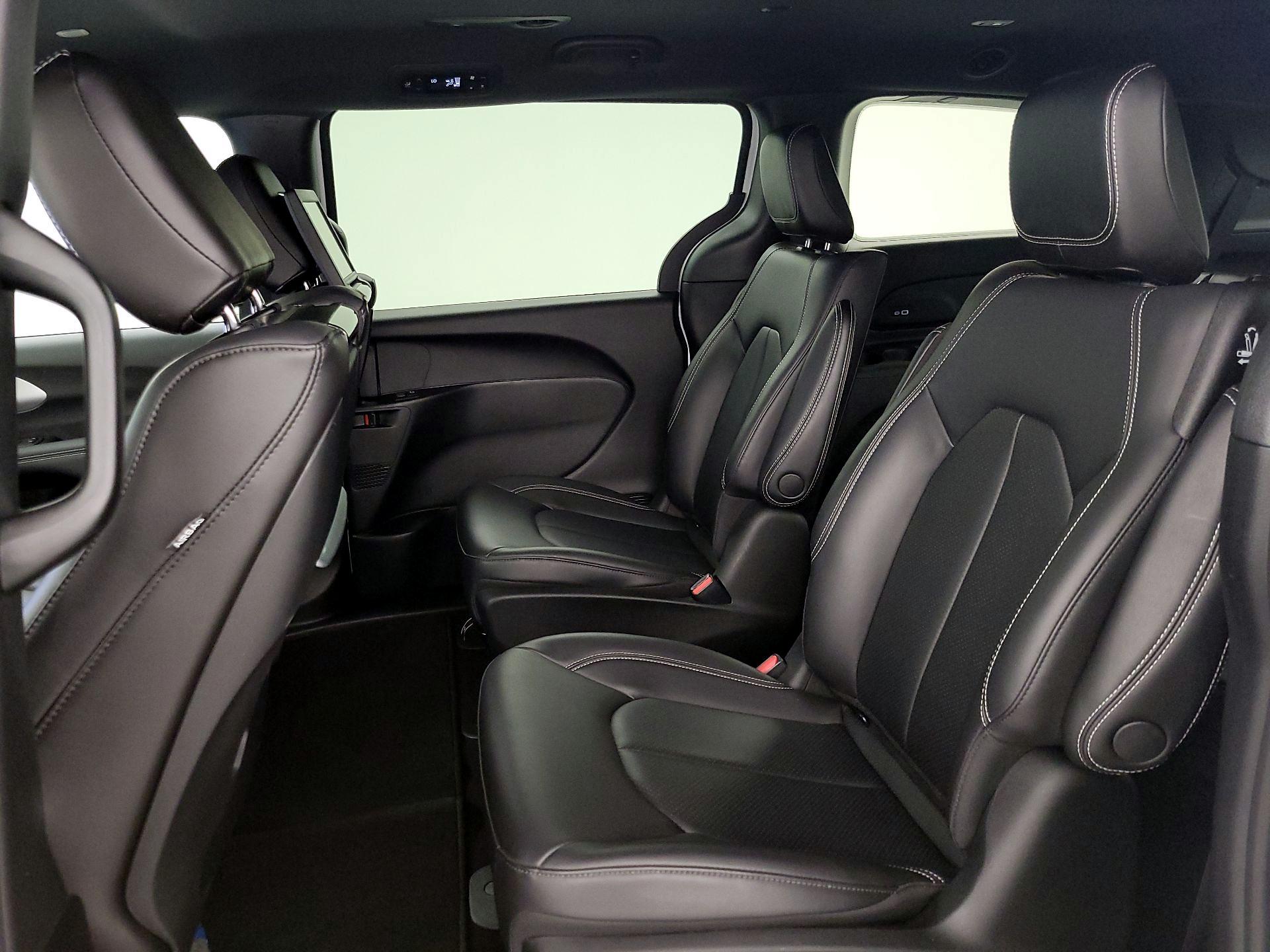 Thumbnail: 2023 Chrysler Pacifica - 20