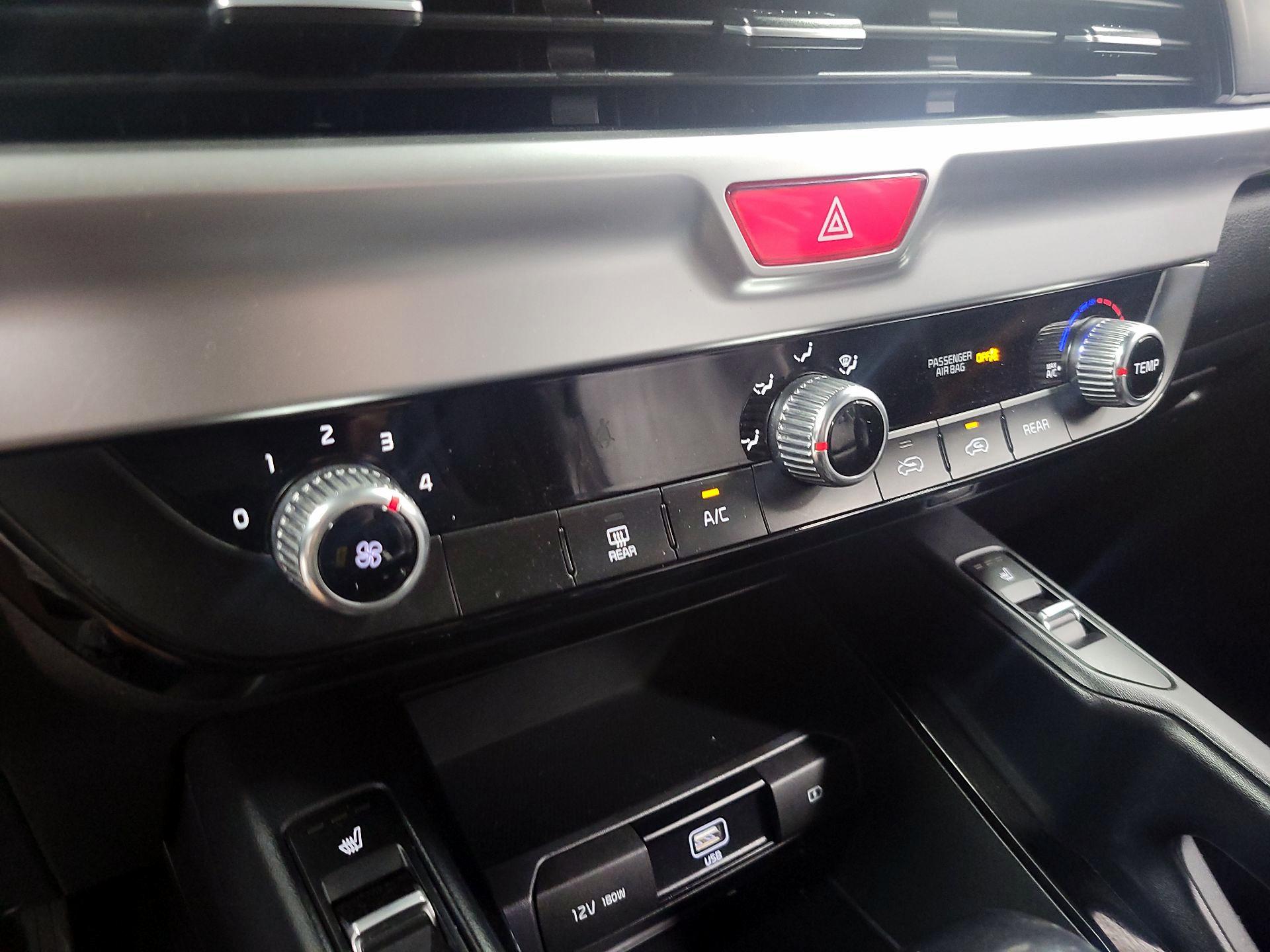 Thumbnail: 2020 Kia Telluride - 16