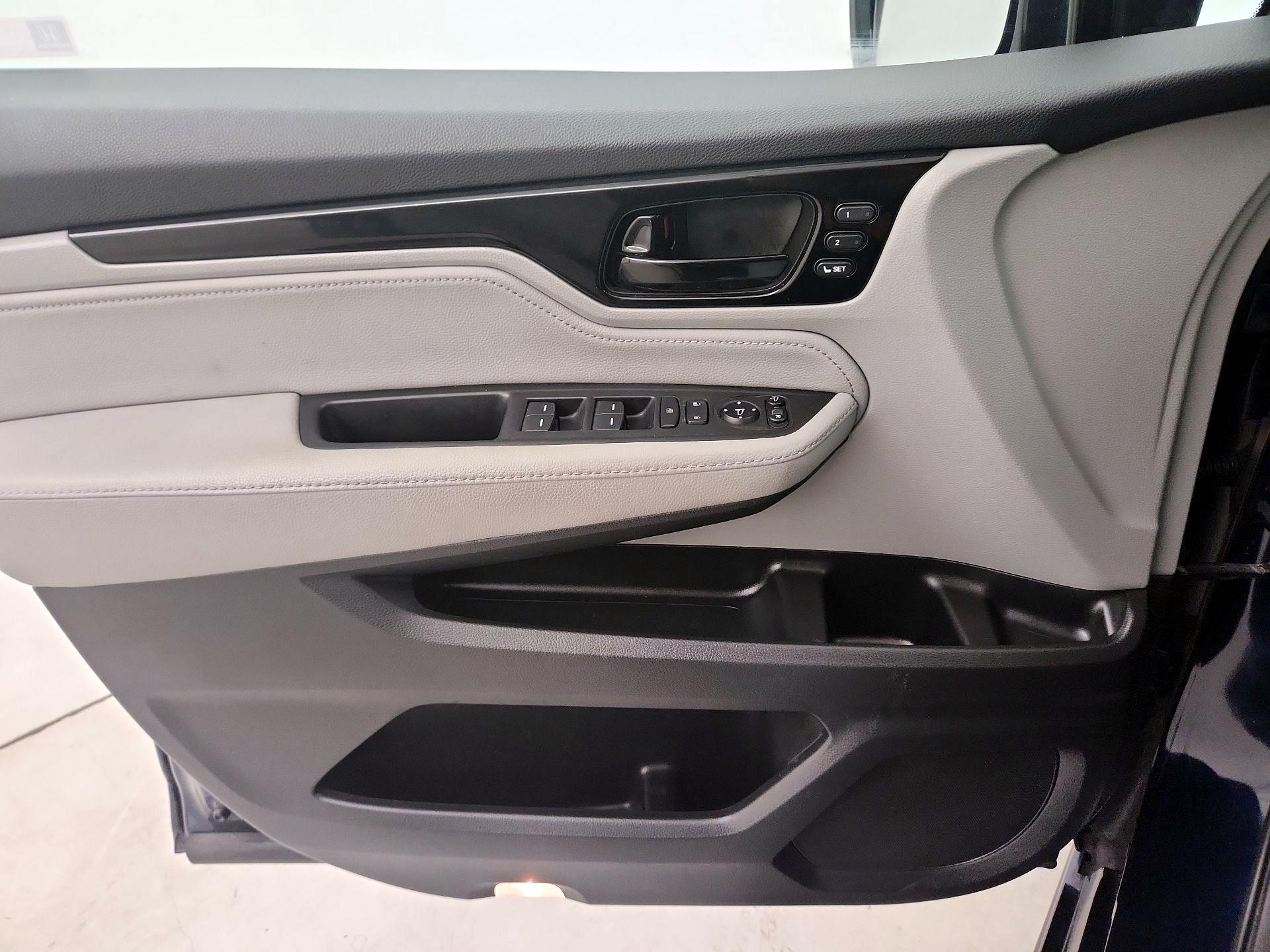 Thumbnail: 2018 Honda Odyssey - 12