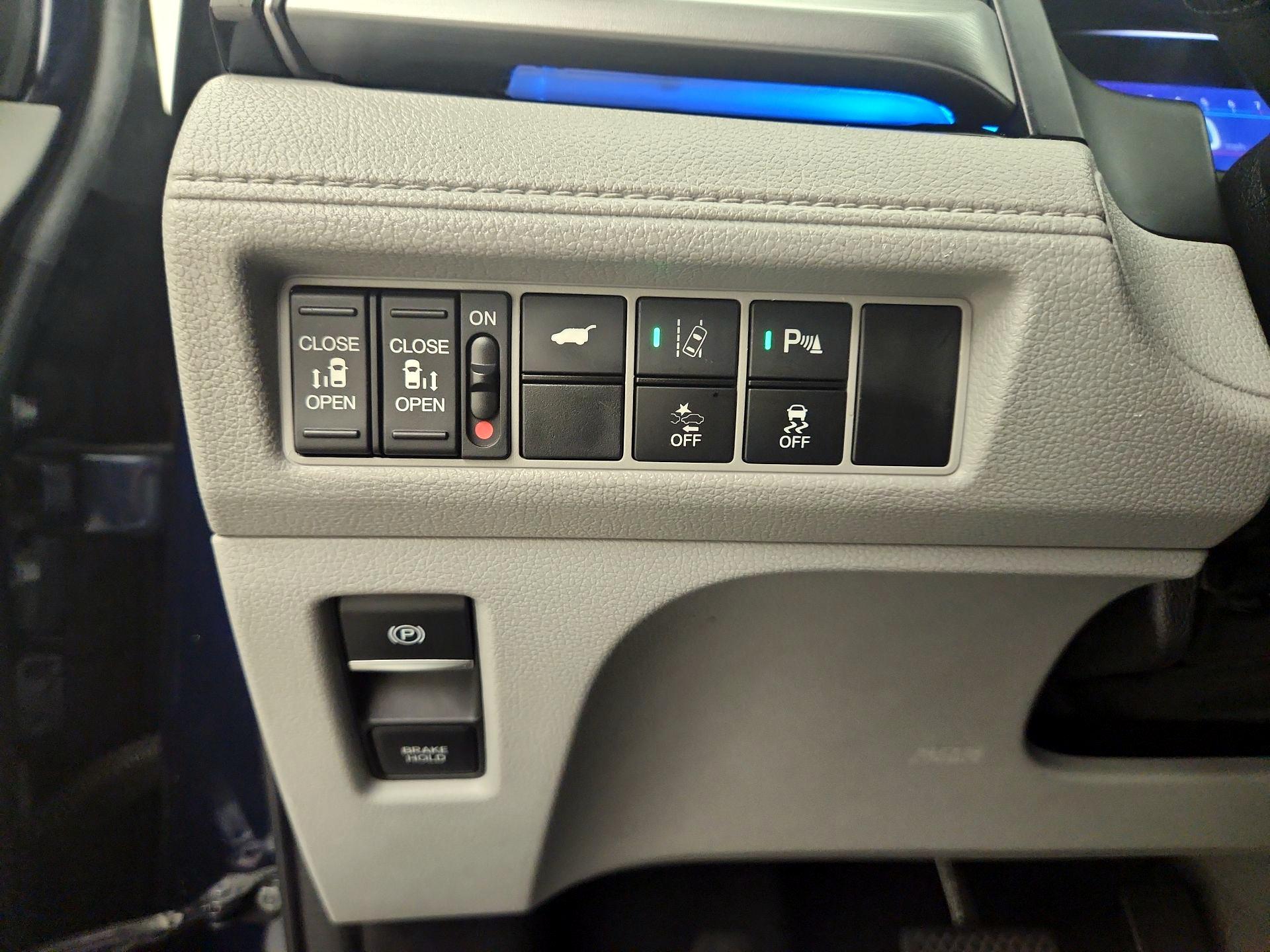 Thumbnail: 2018 Honda Odyssey - 13