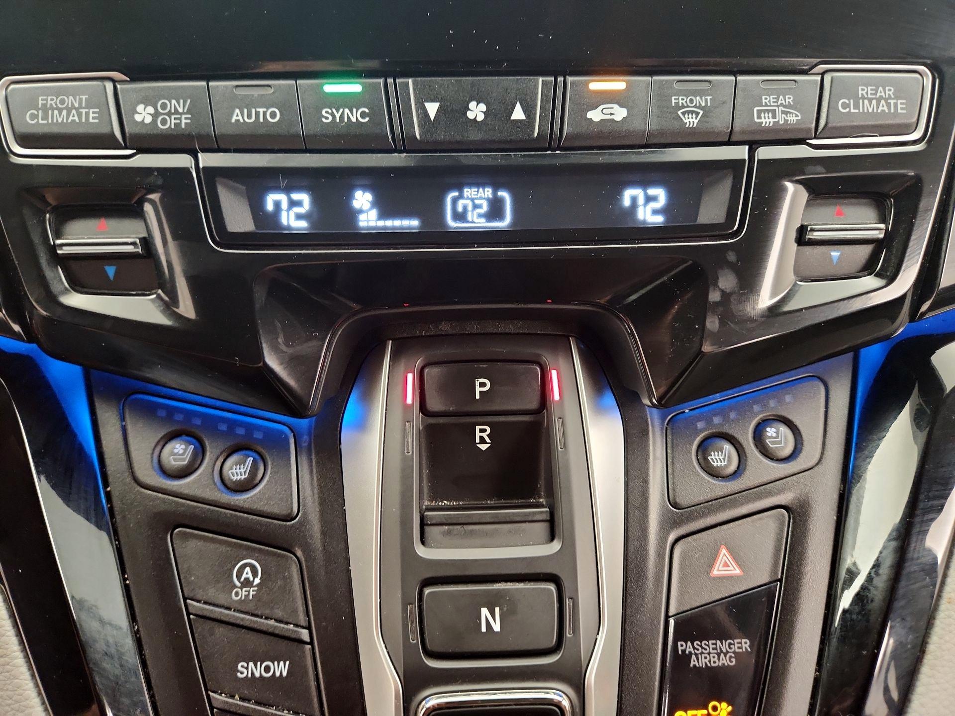 Thumbnail: 2018 Honda Odyssey - 16