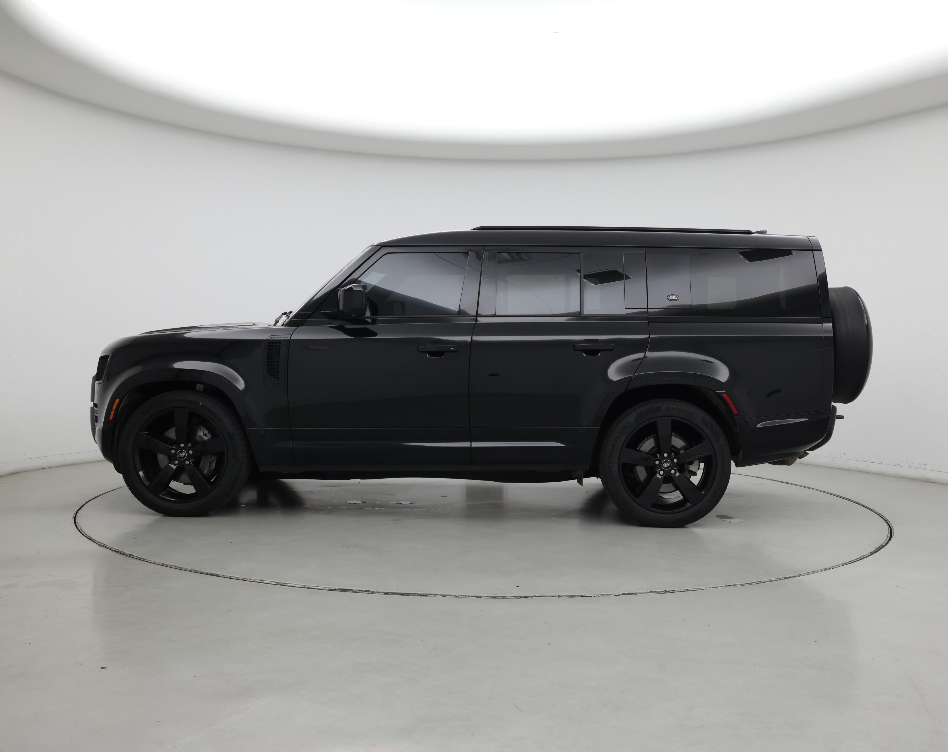 Thumbnail: 2023 Land Rover Defender - 3