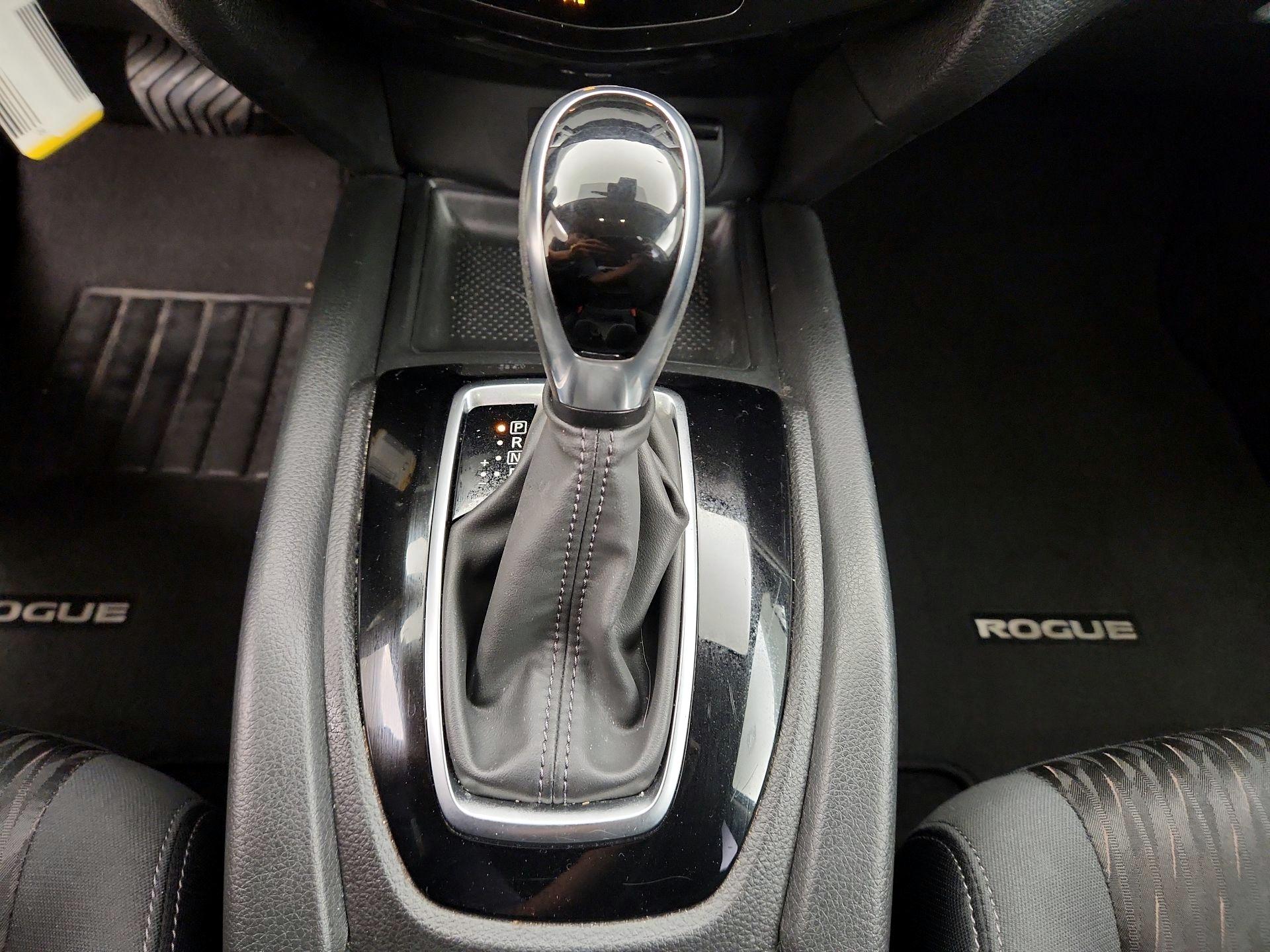 Thumbnail: 2020 Nissan Rogue - 17