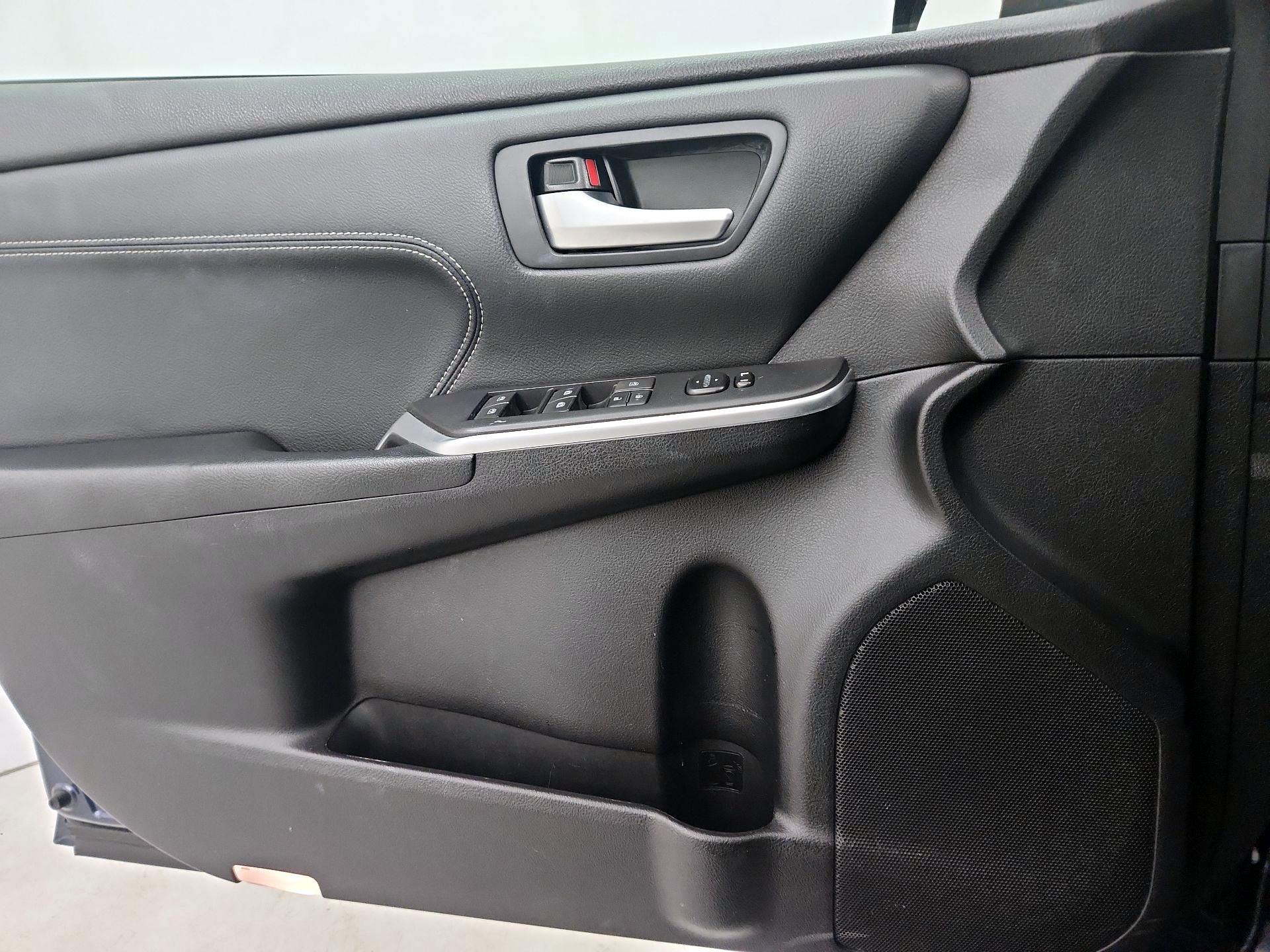 Thumbnail: 2015 Toyota Camry - 12