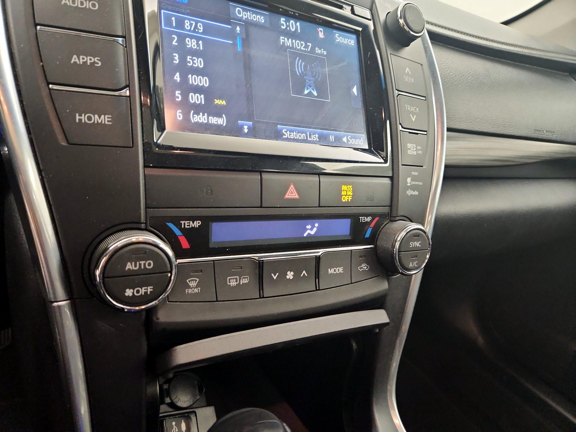 Thumbnail: 2015 Toyota Camry - 16