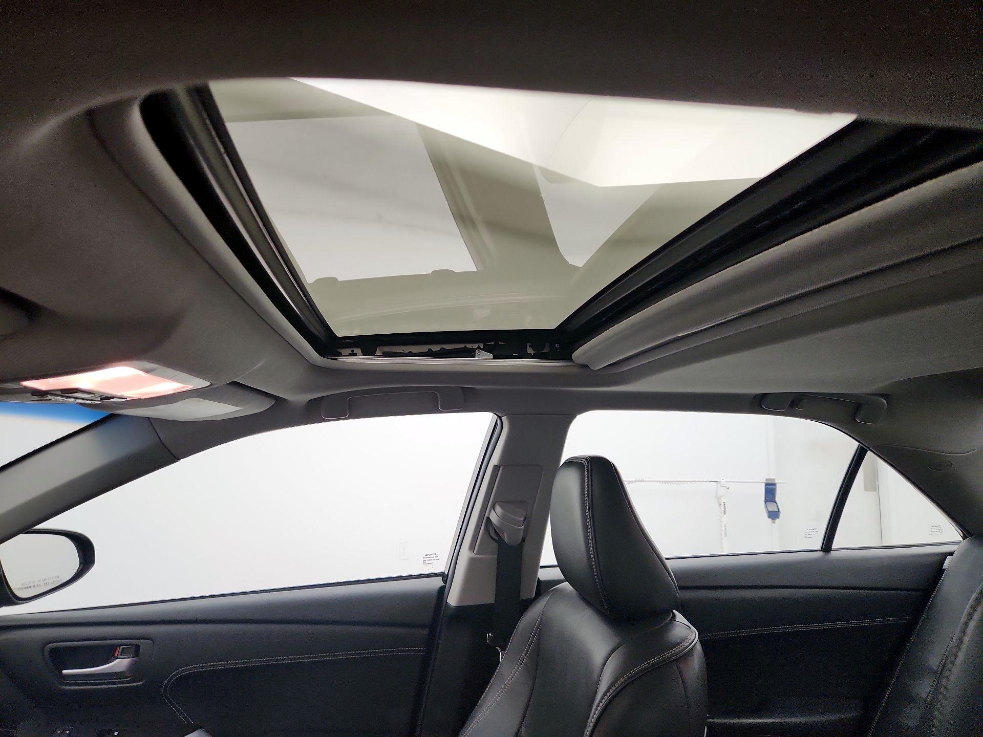 Thumbnail: 2015 Toyota Camry - 19
