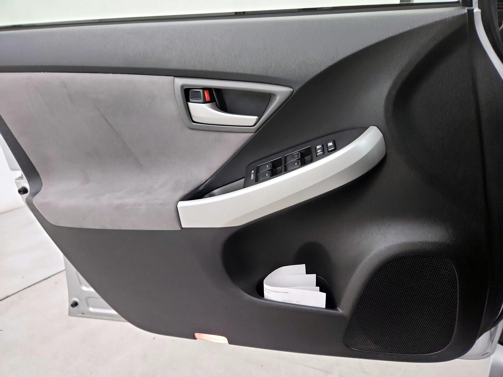 Thumbnail: 2015 Toyota Prius - 12