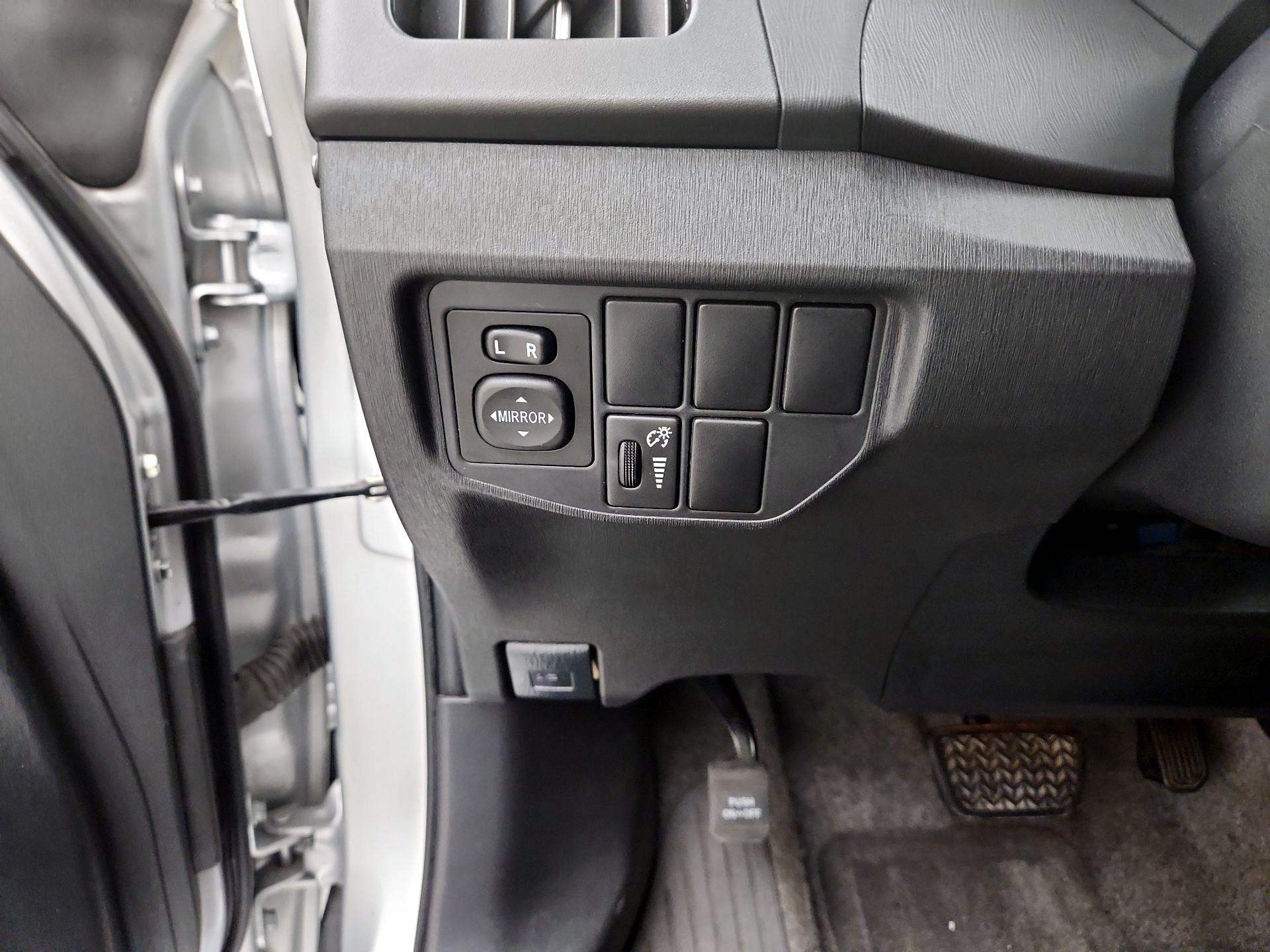 Thumbnail: 2015 Toyota Prius - 13