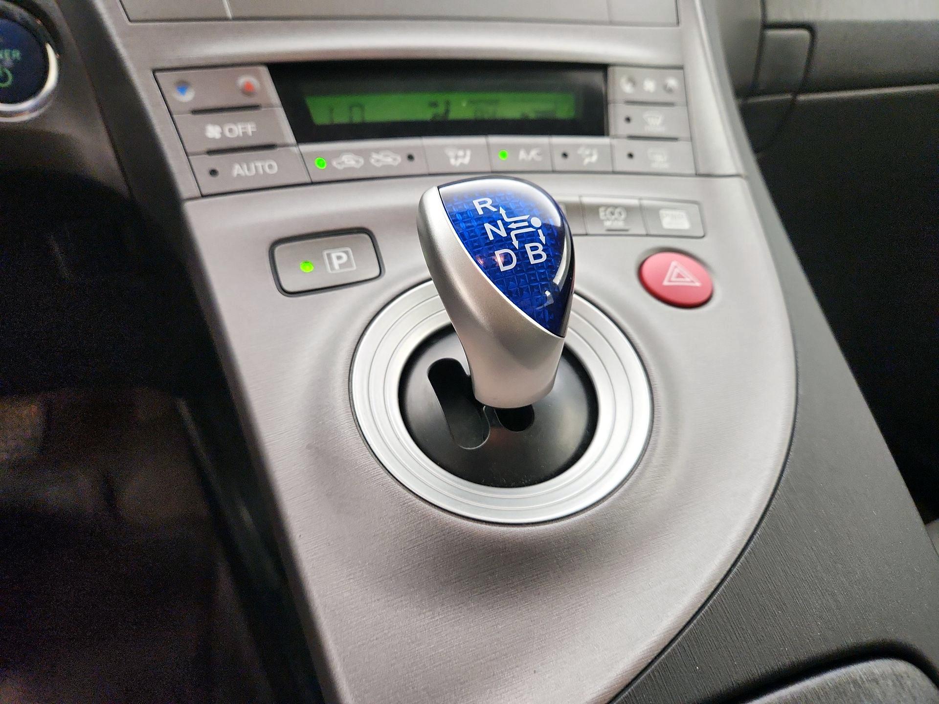 Thumbnail: 2015 Toyota Prius - 17
