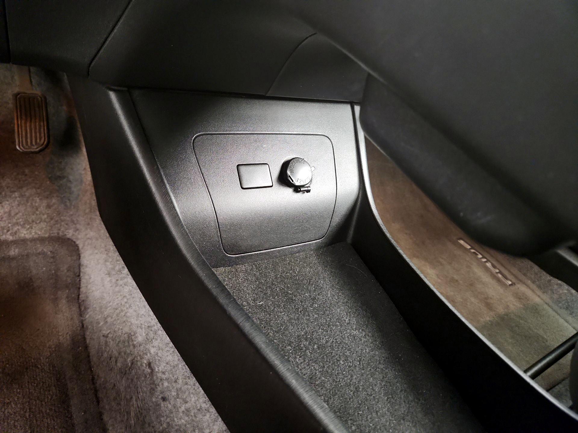 Thumbnail: 2015 Toyota Prius - 18
