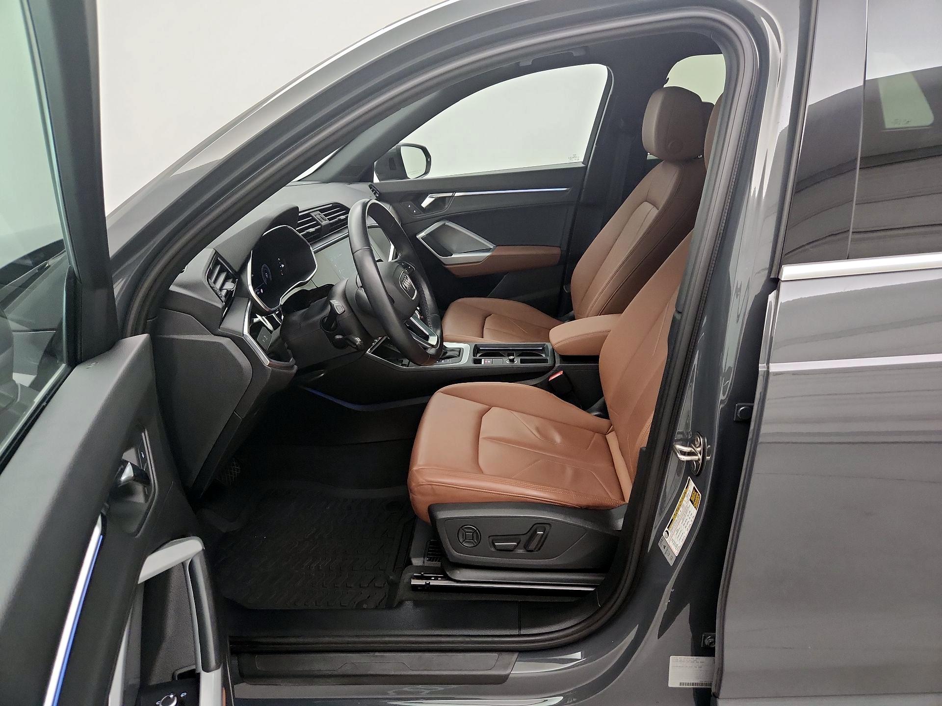 Thumbnail: 2021 Audi Q3 - 11