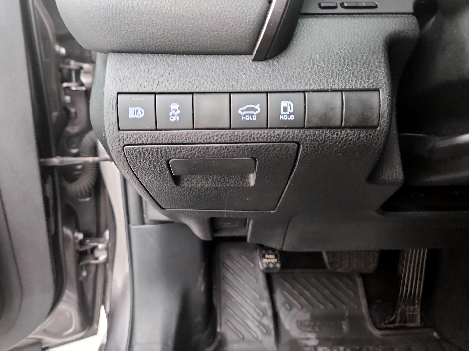 Thumbnail: 2019 Toyota Camry - 13