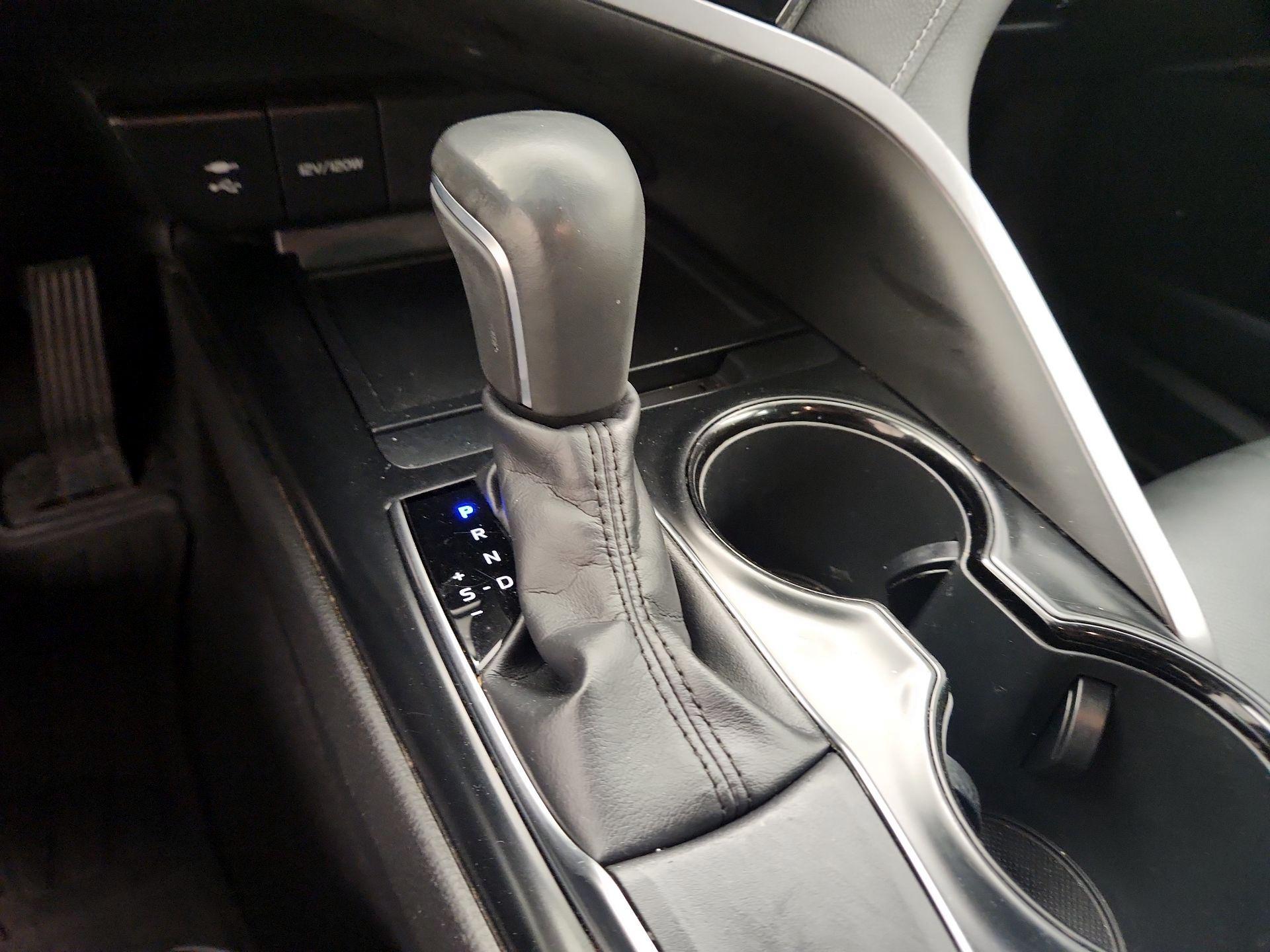 Thumbnail: 2019 Toyota Camry - 17