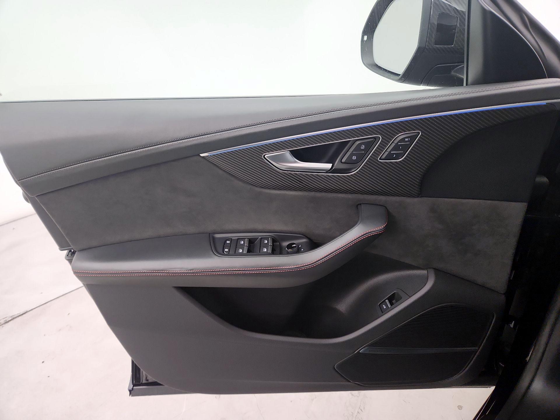 Thumbnail: 2020 Audi RS Q8 - 12