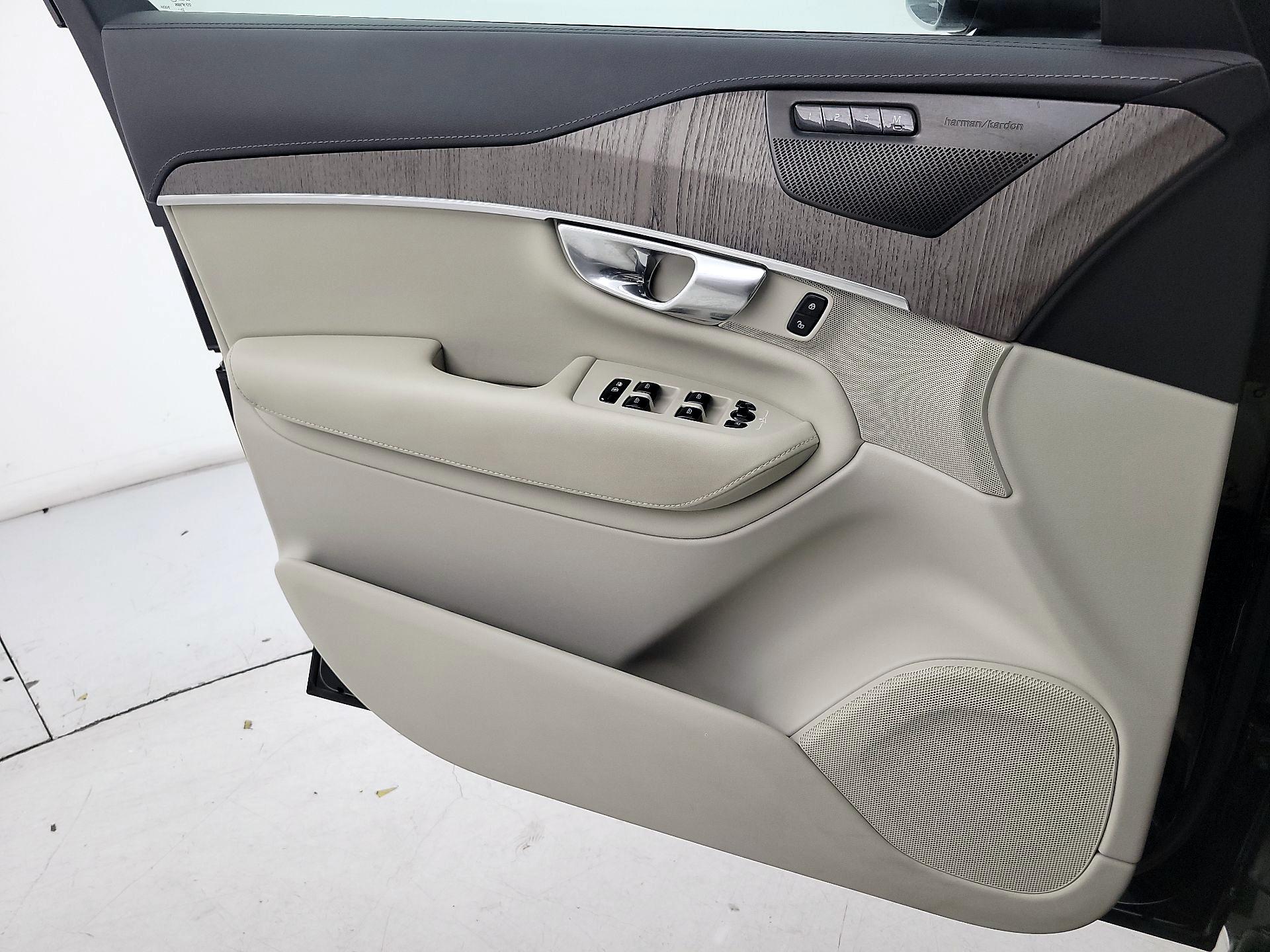 Thumbnail: 2022 Volvo XC90 - 12