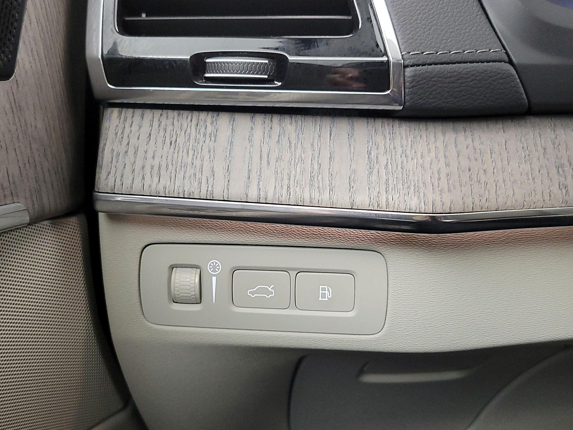 Thumbnail: 2022 Volvo XC90 - 13