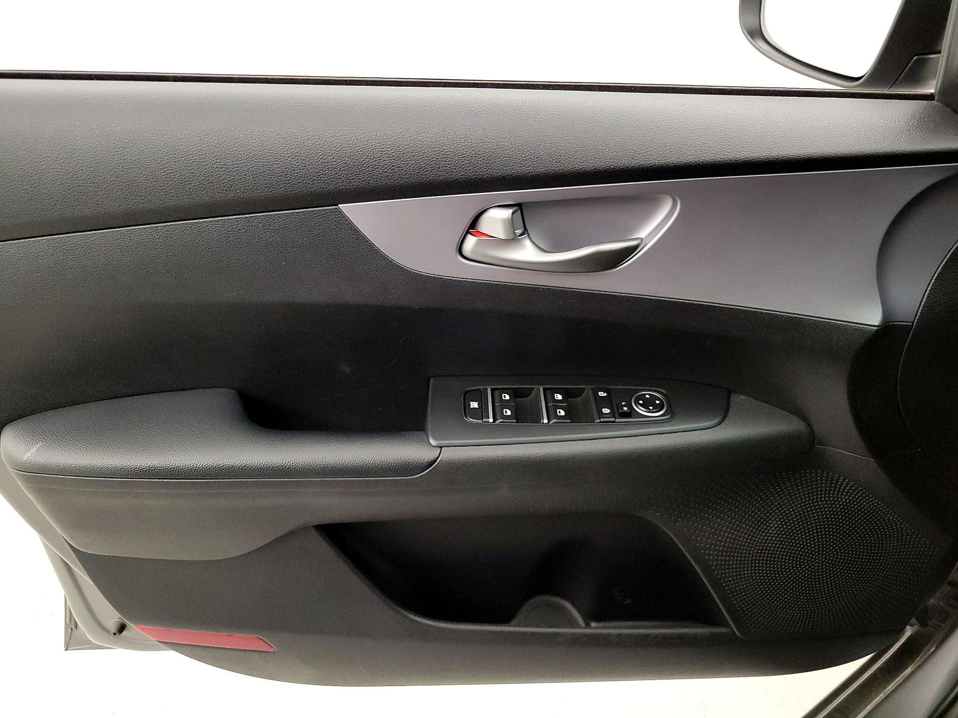 Thumbnail: 2022 Kia Forte - 12