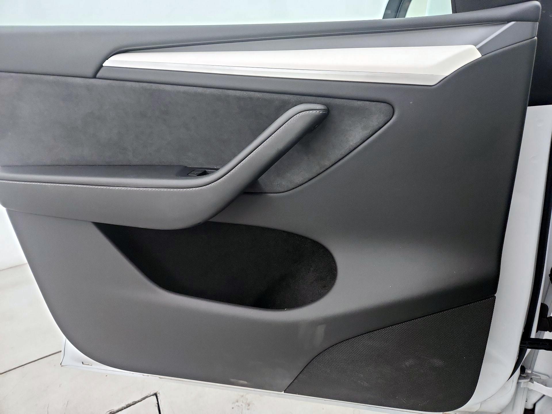 Thumbnail: 2023 Tesla Model Y - 12